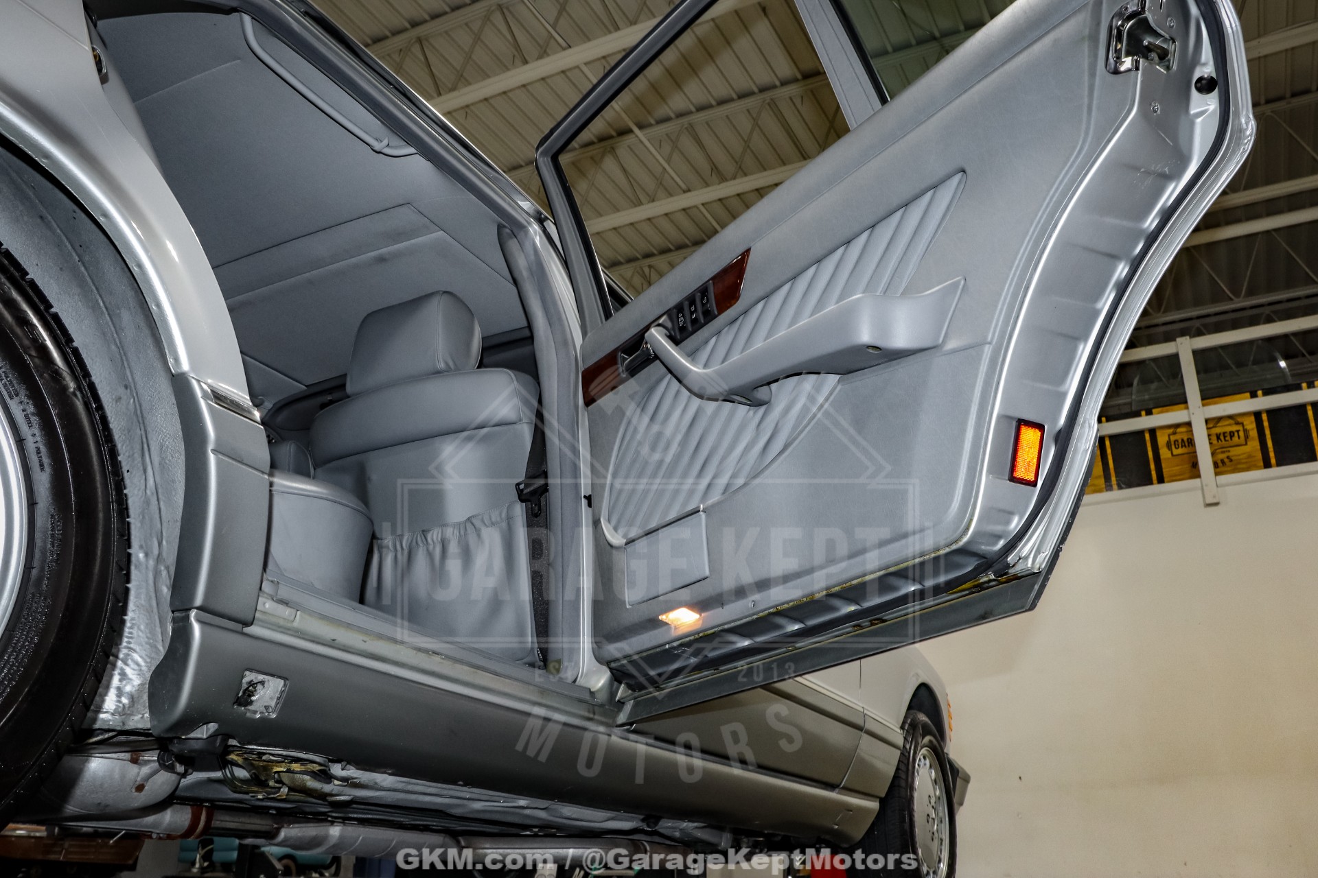 1991 Mercedes-Benz 560-Class 83