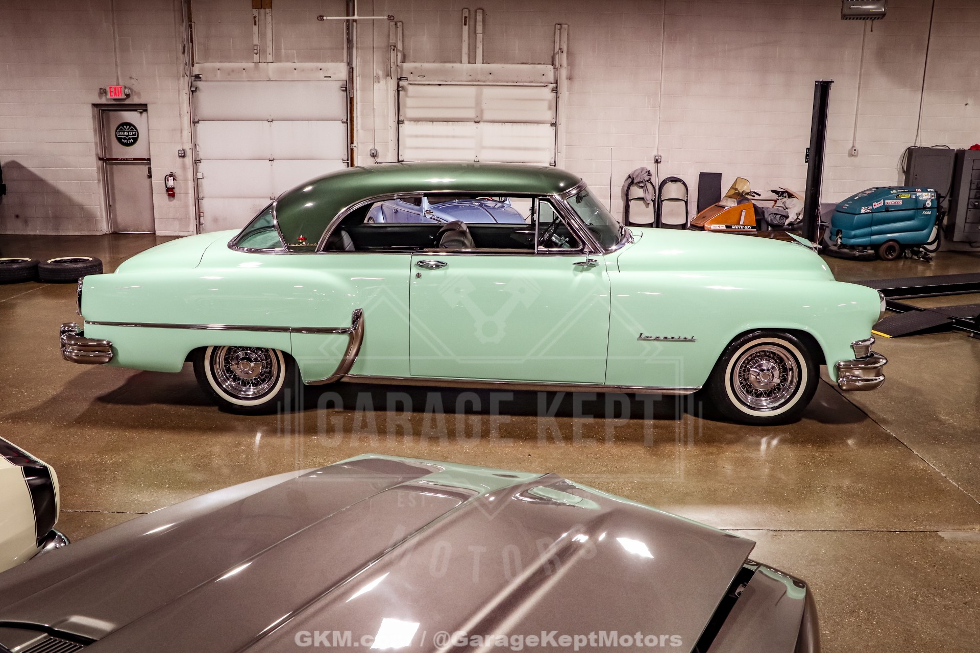 1953 Chrysler Custom Imperial 28