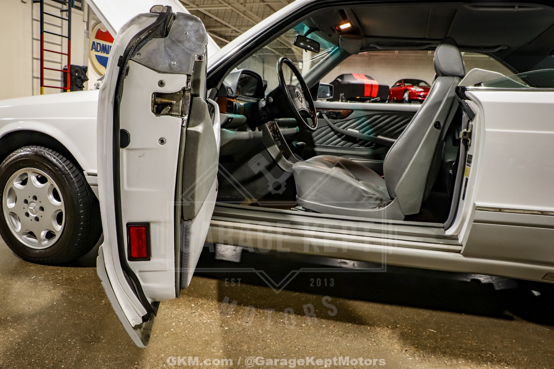 1991 Mercedes-Benz 560-Class 107