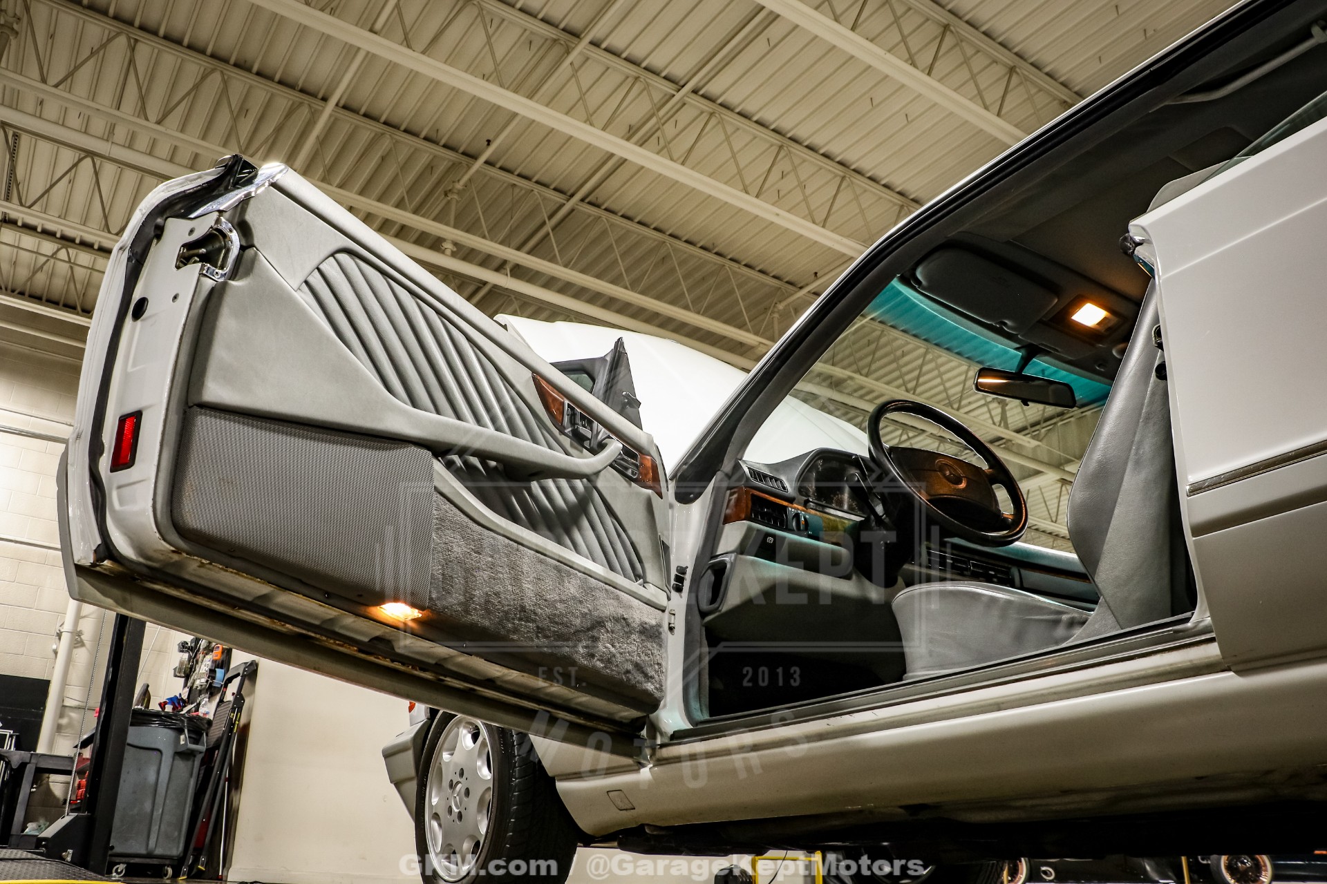 1991 Mercedes-Benz 560-Class 108