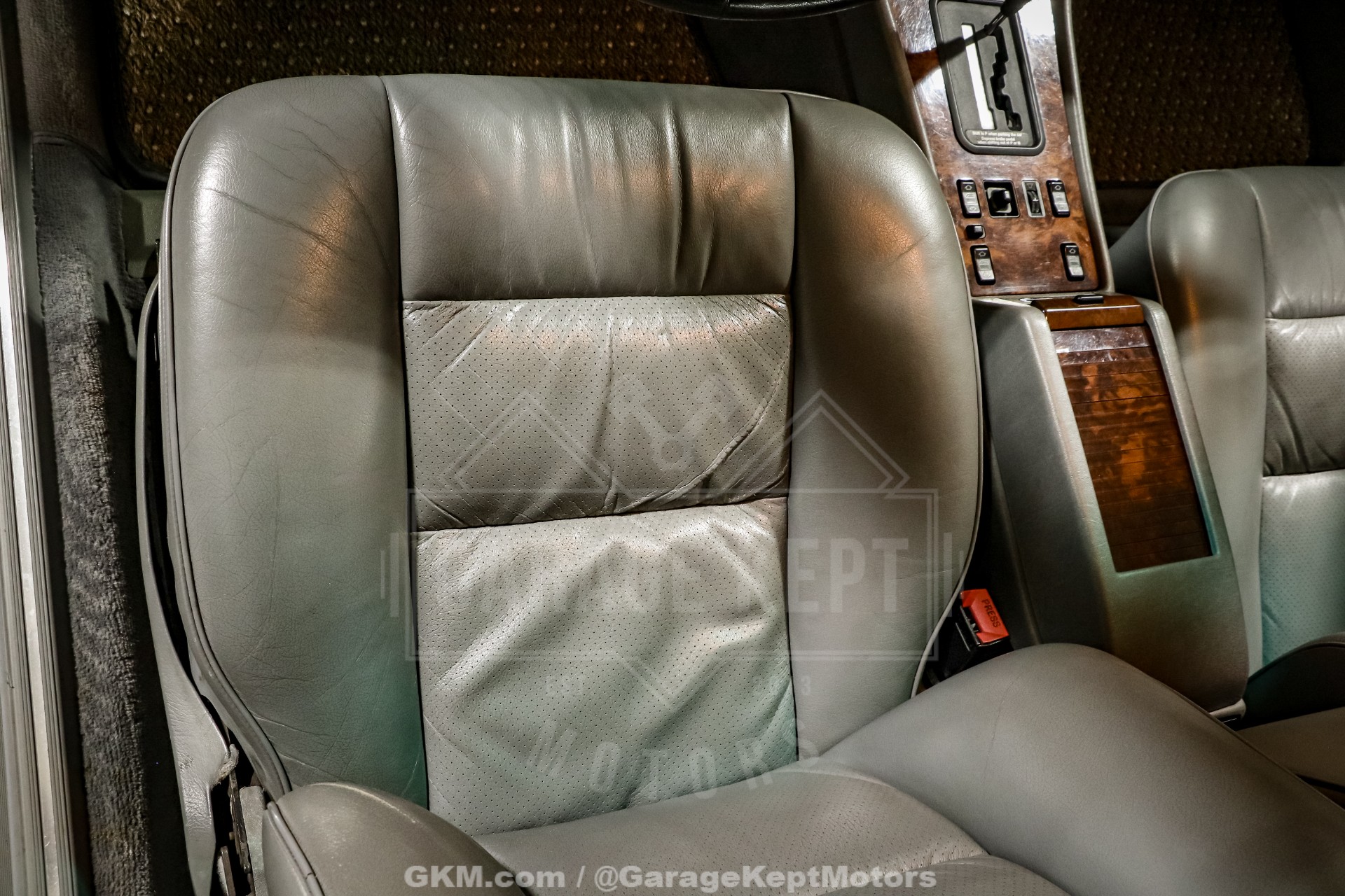 1991 Mercedes-Benz 560-Class 117