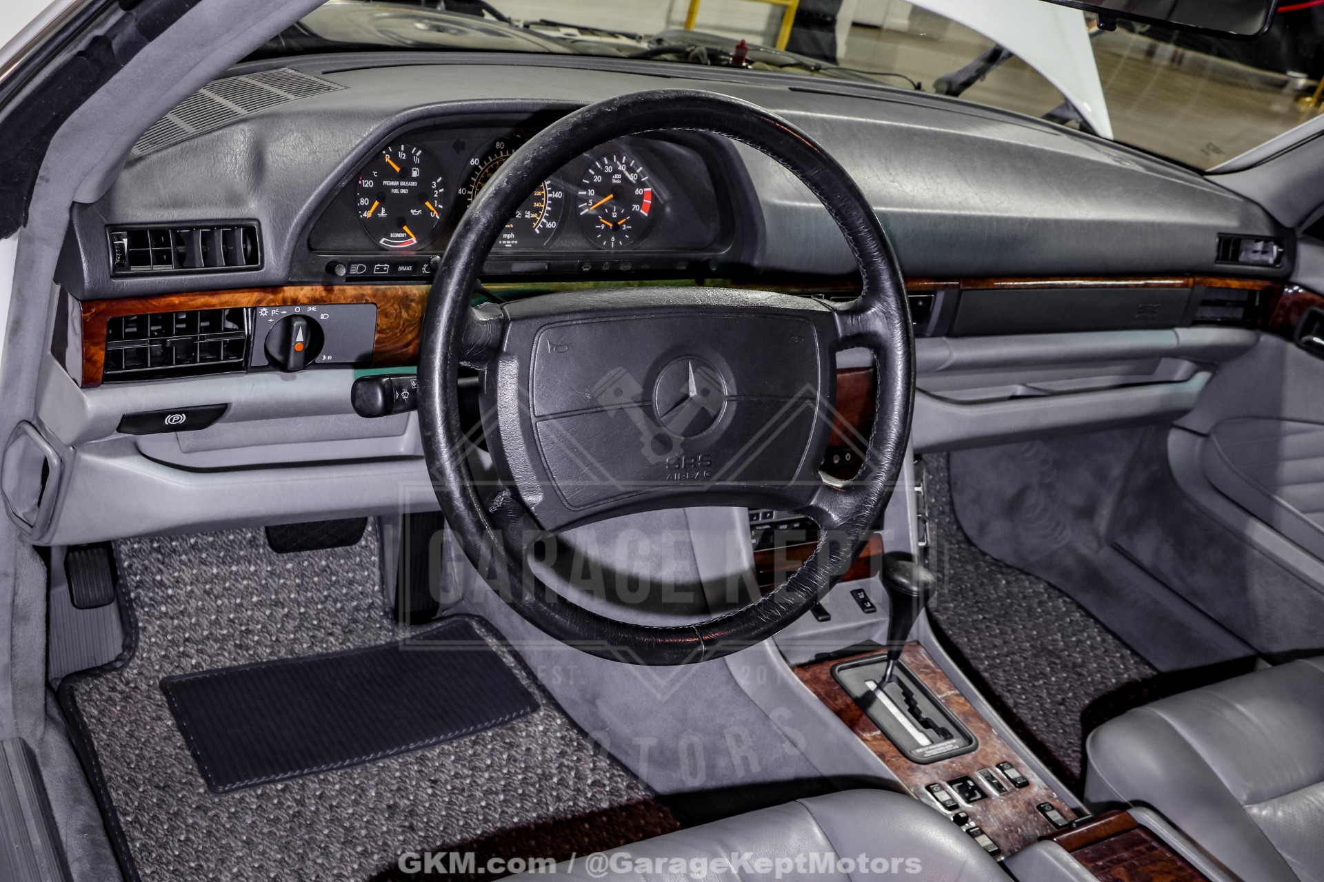 1991 Mercedes-Benz 560-Class 128
