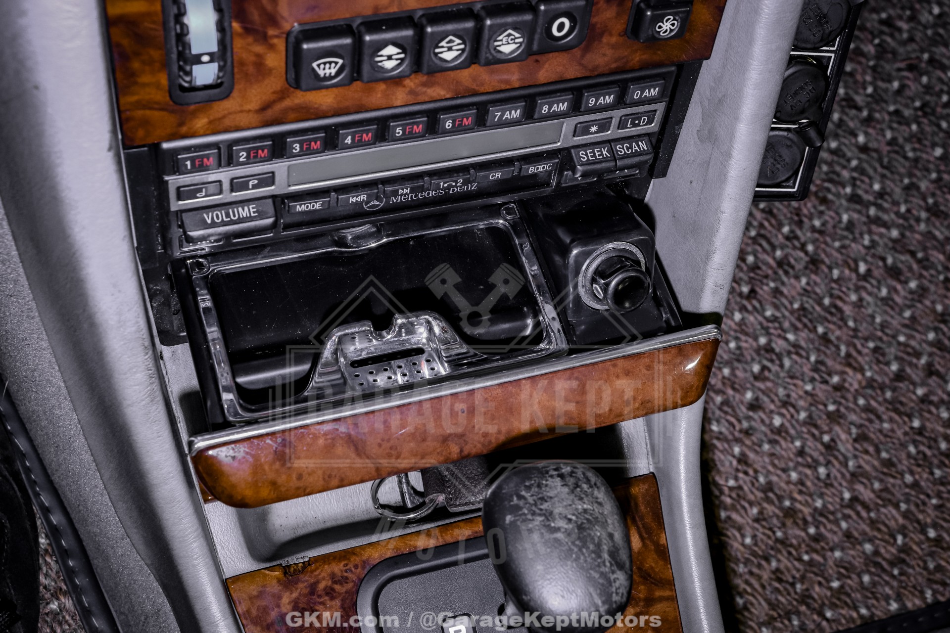 1991 Mercedes-Benz 560-Class 137