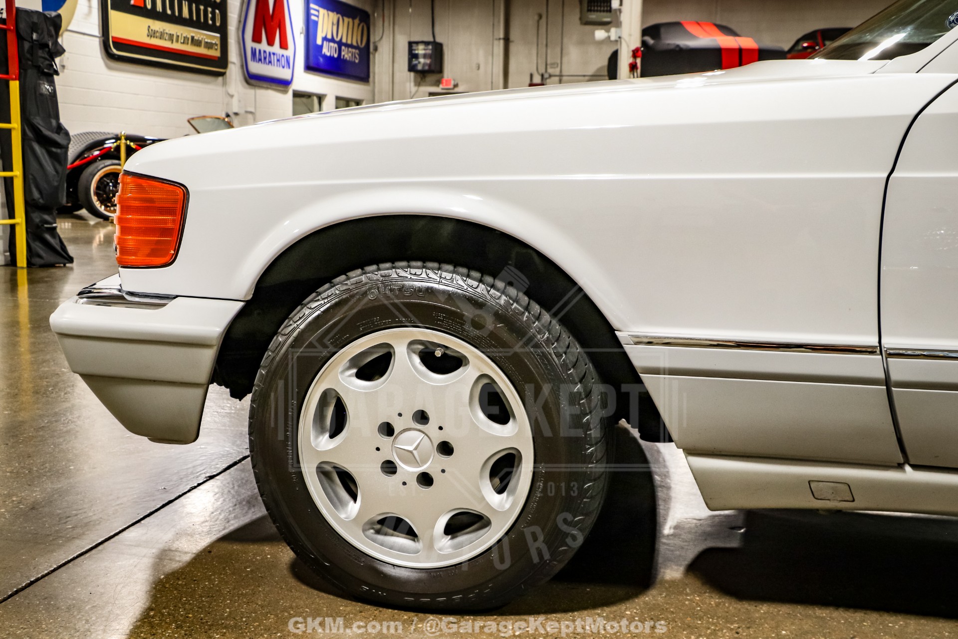1991 Mercedes-Benz 560-Class 34