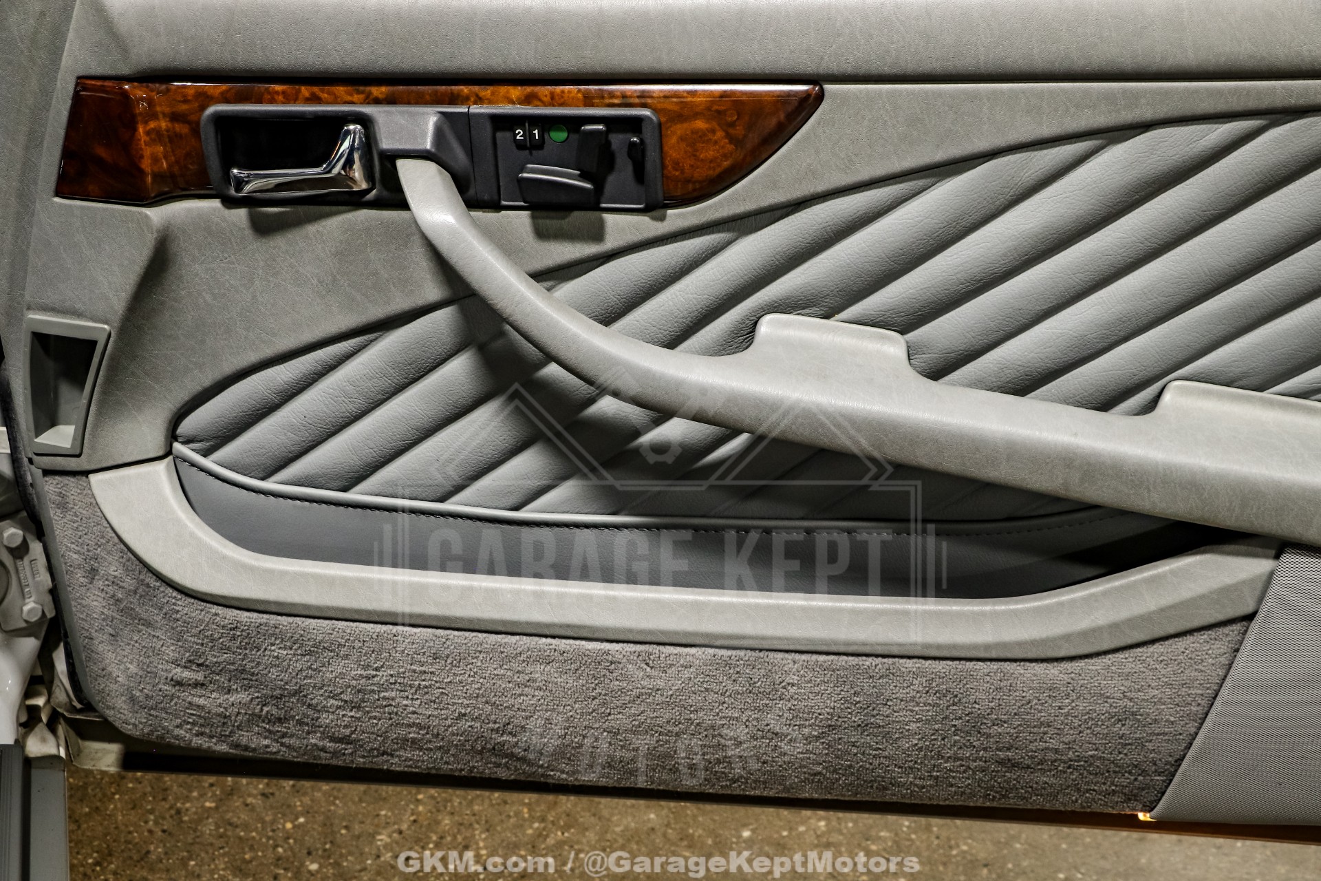 1991 Mercedes-Benz 560-Class 67