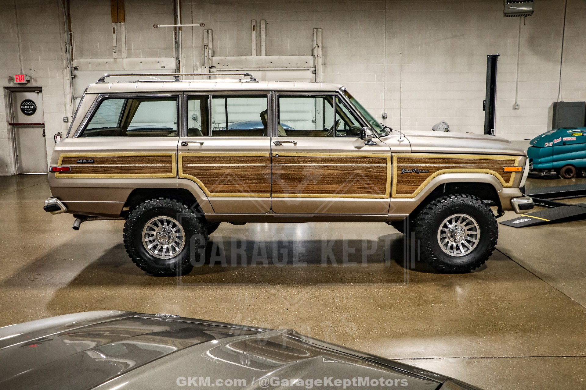 1988 Jeep Grand Wagoneer 10