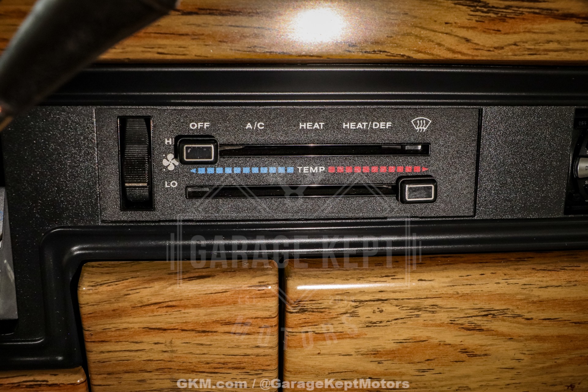 1988 Jeep Grand Wagoneer 125
