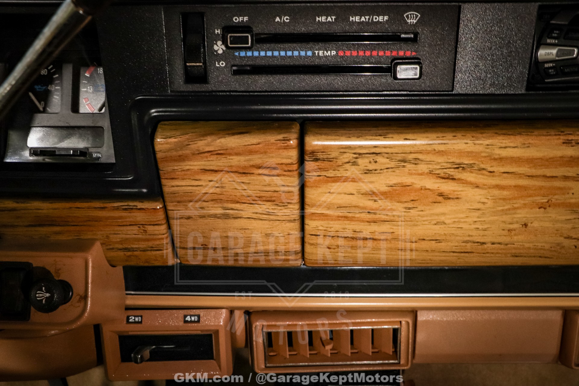 1988 Jeep Grand Wagoneer 128