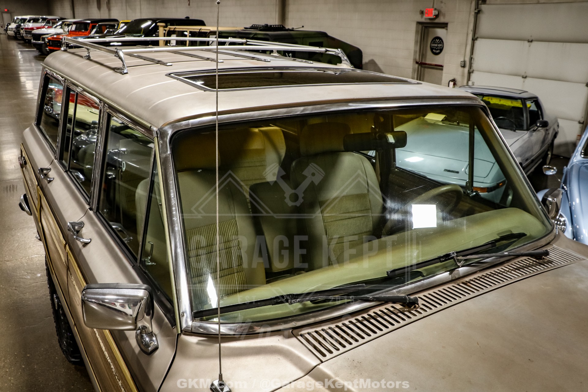1988 Jeep Grand Wagoneer 15