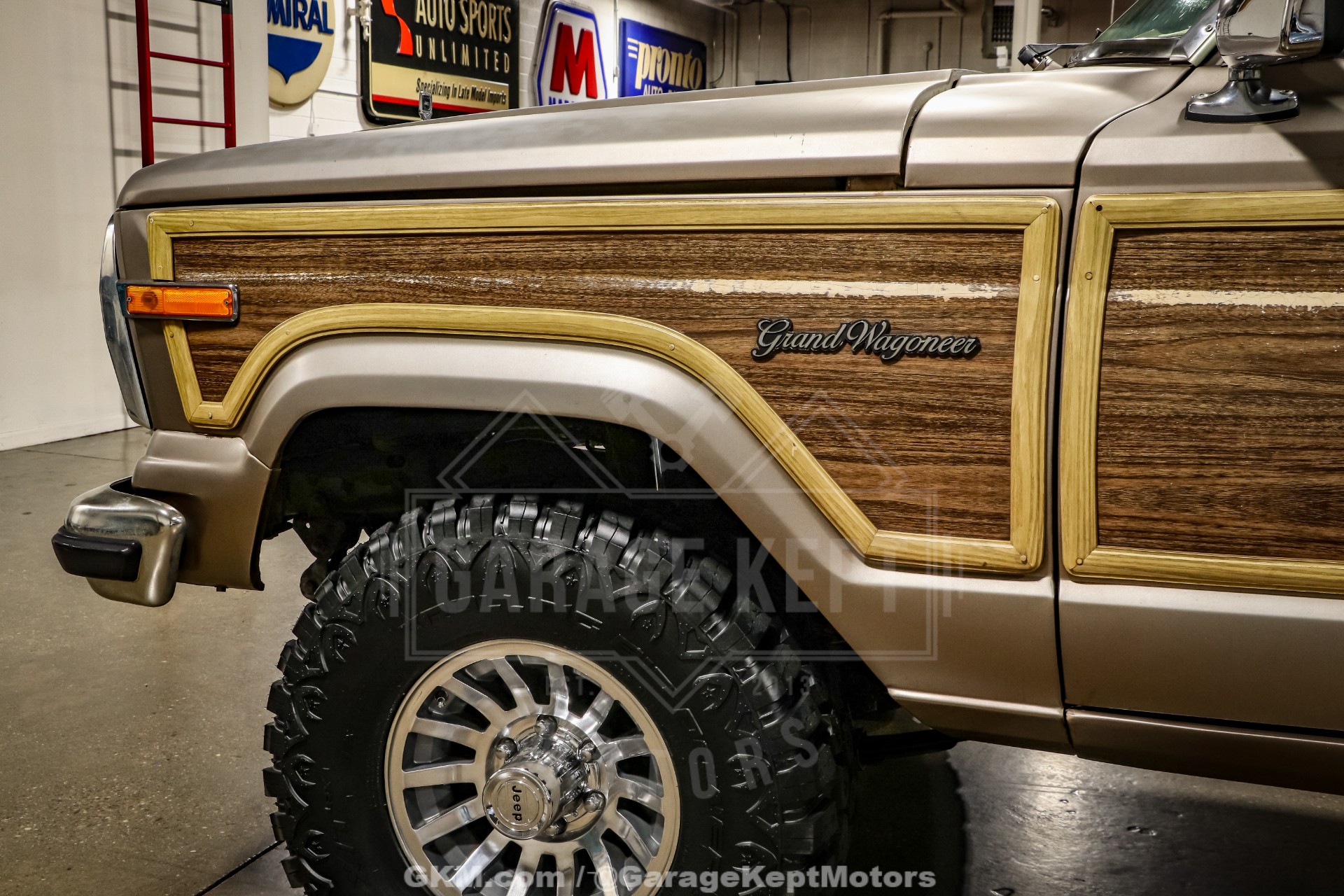 1988 Jeep Grand Wagoneer 31