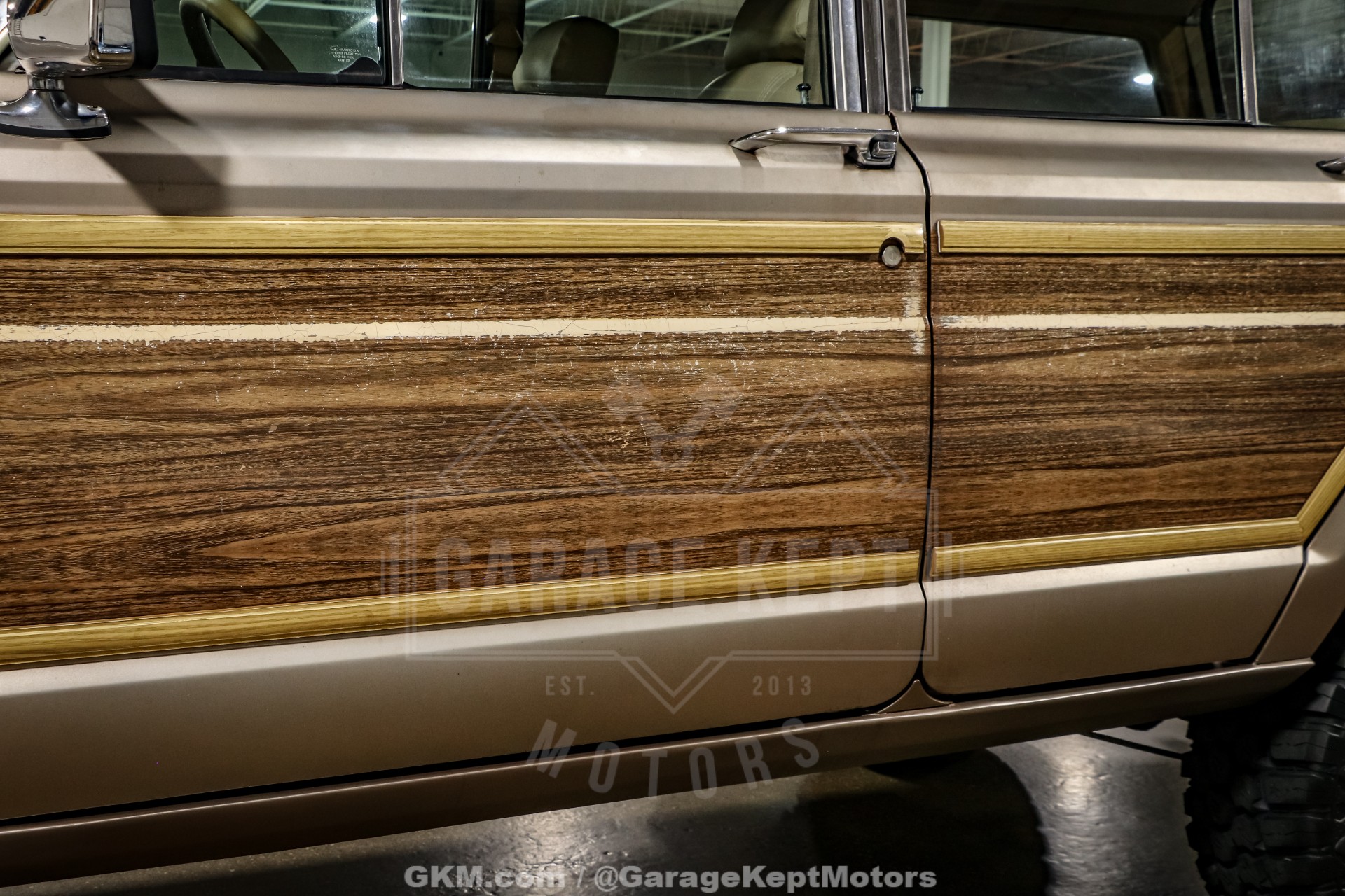 1988 Jeep Grand Wagoneer 32