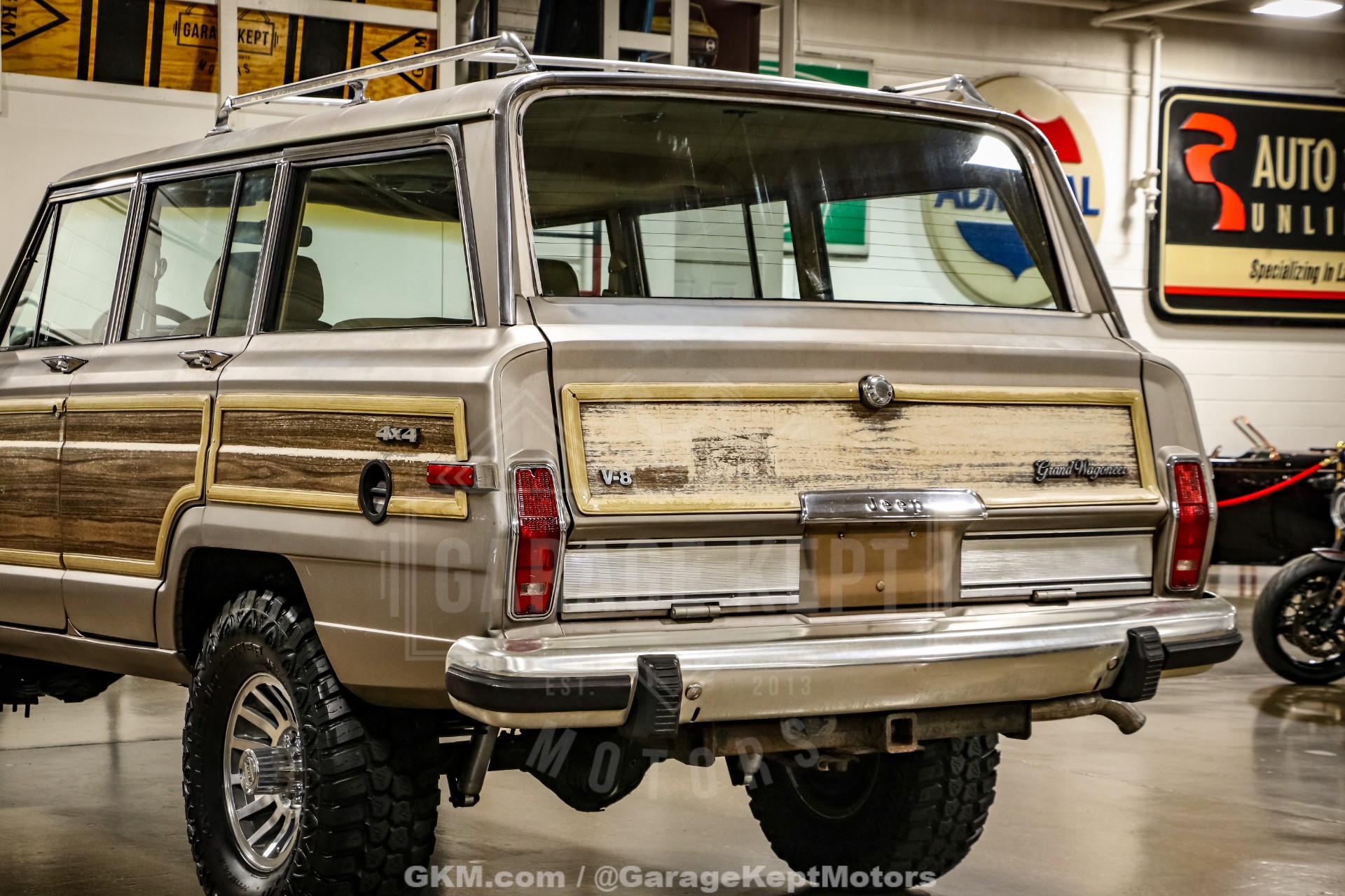 1988 Jeep Grand Wagoneer 38