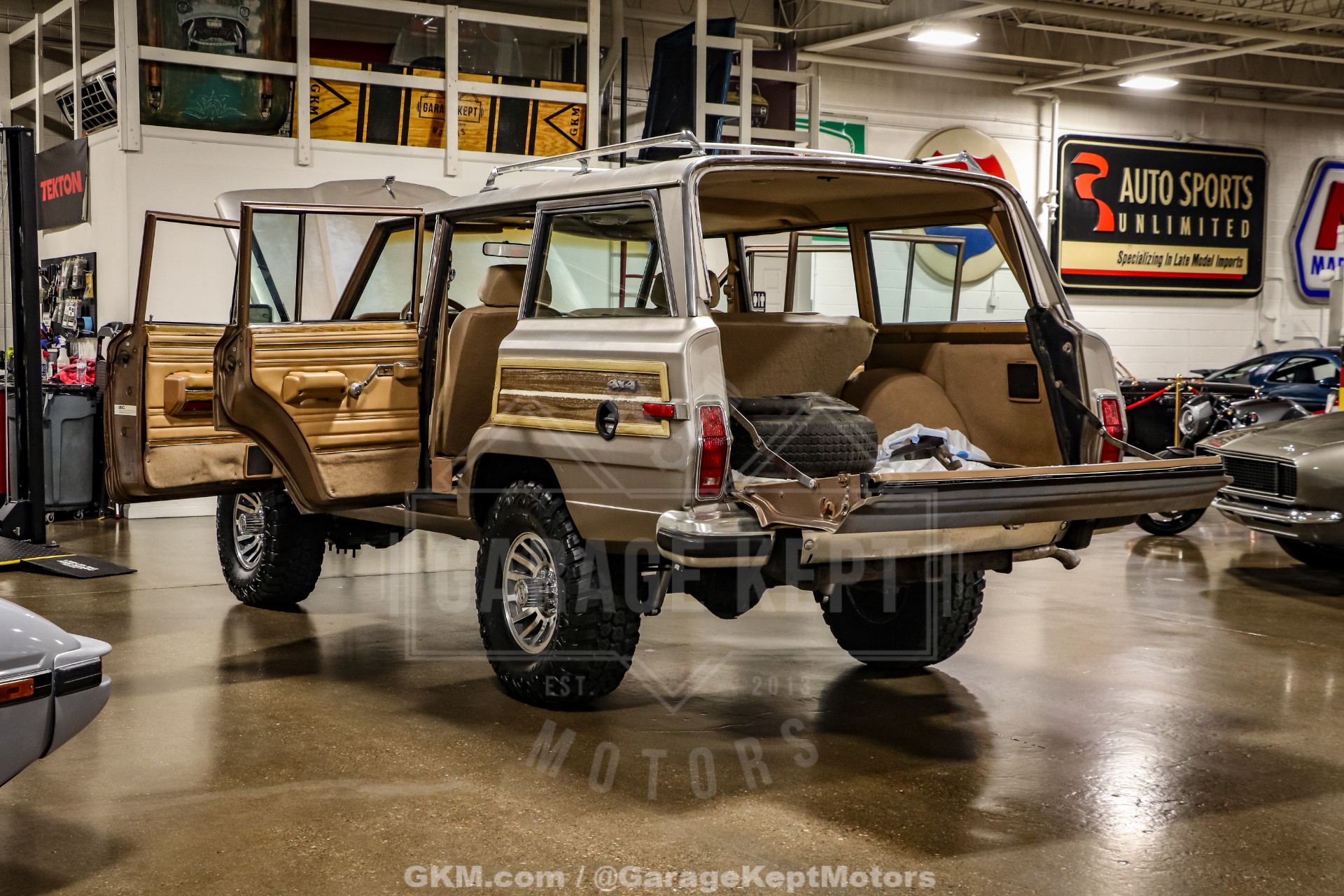 1988 Jeep Grand Wagoneer 61