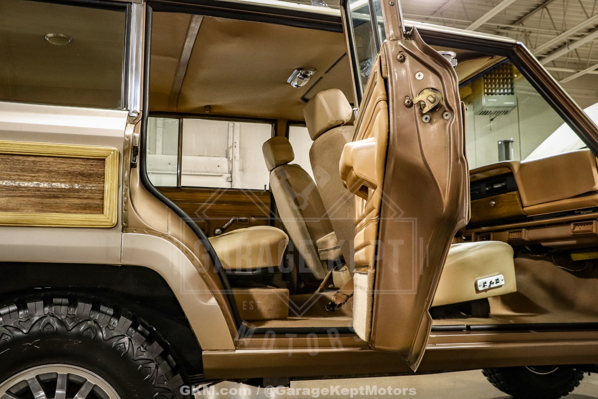 1988 Jeep Grand Wagoneer 74