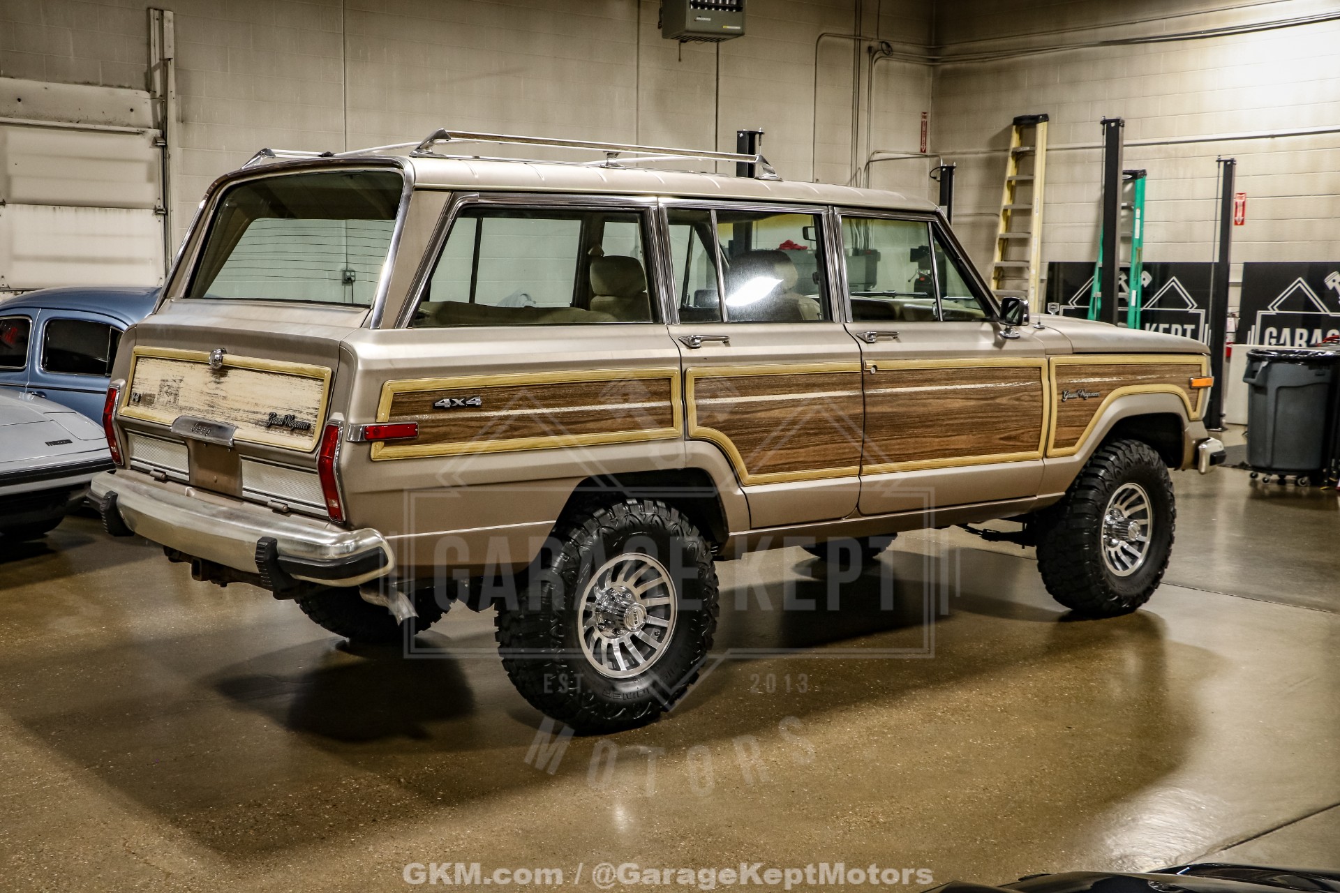 1988 Jeep Grand Wagoneer 9