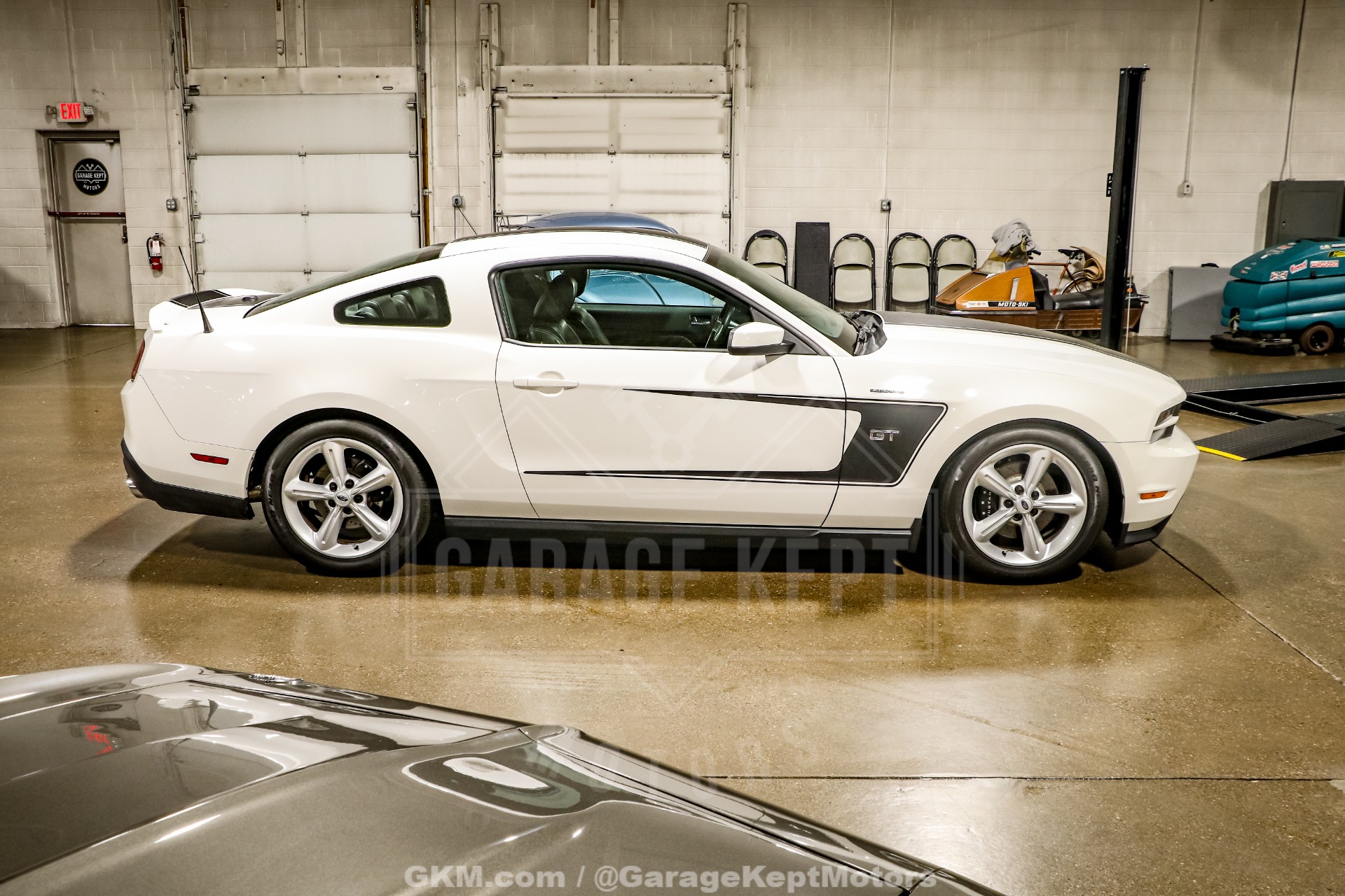 2010 Ford Mustang 10
