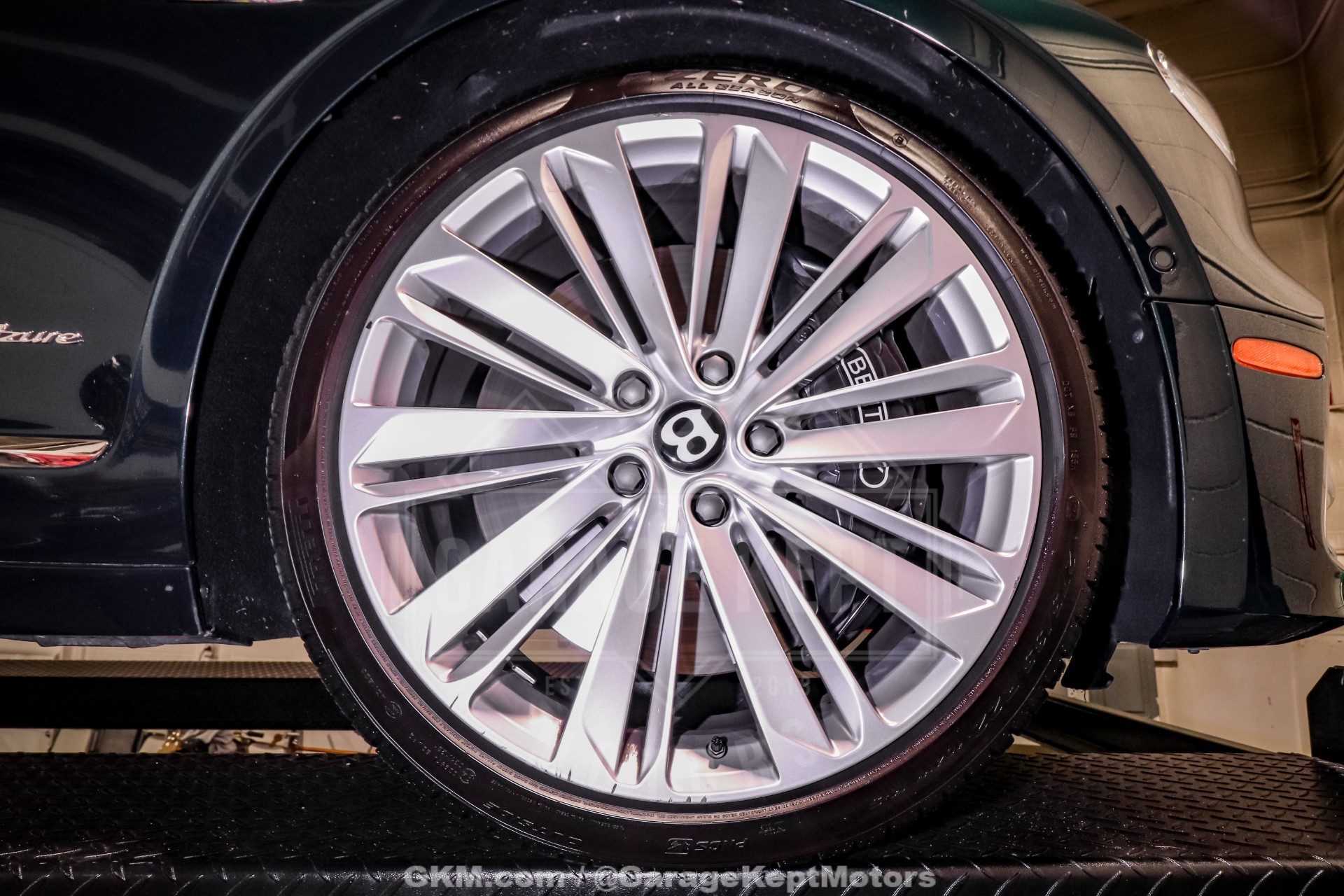 2023 Bentley Flying Spur 233