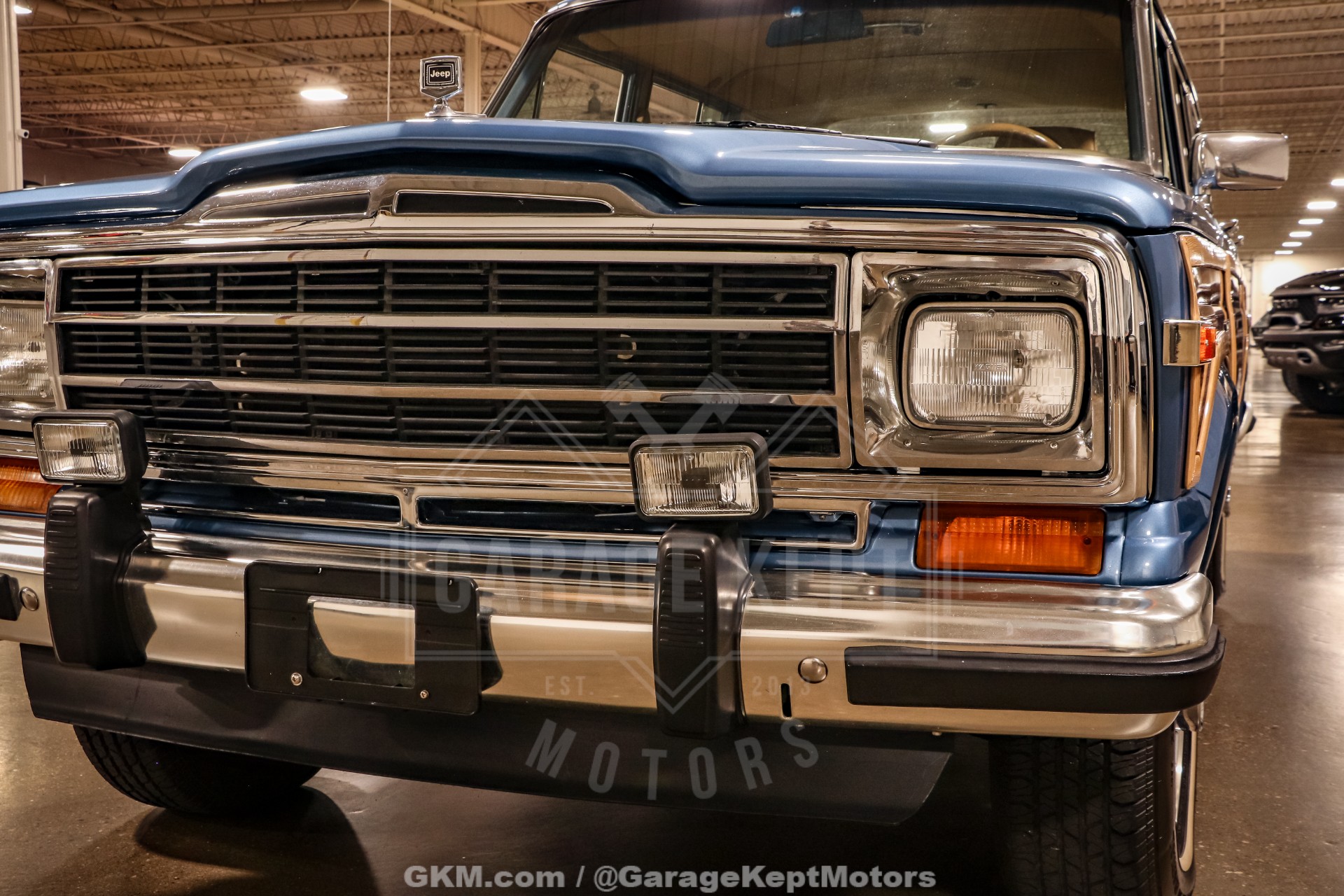 1987 Jeep Grand Wagoneer 19