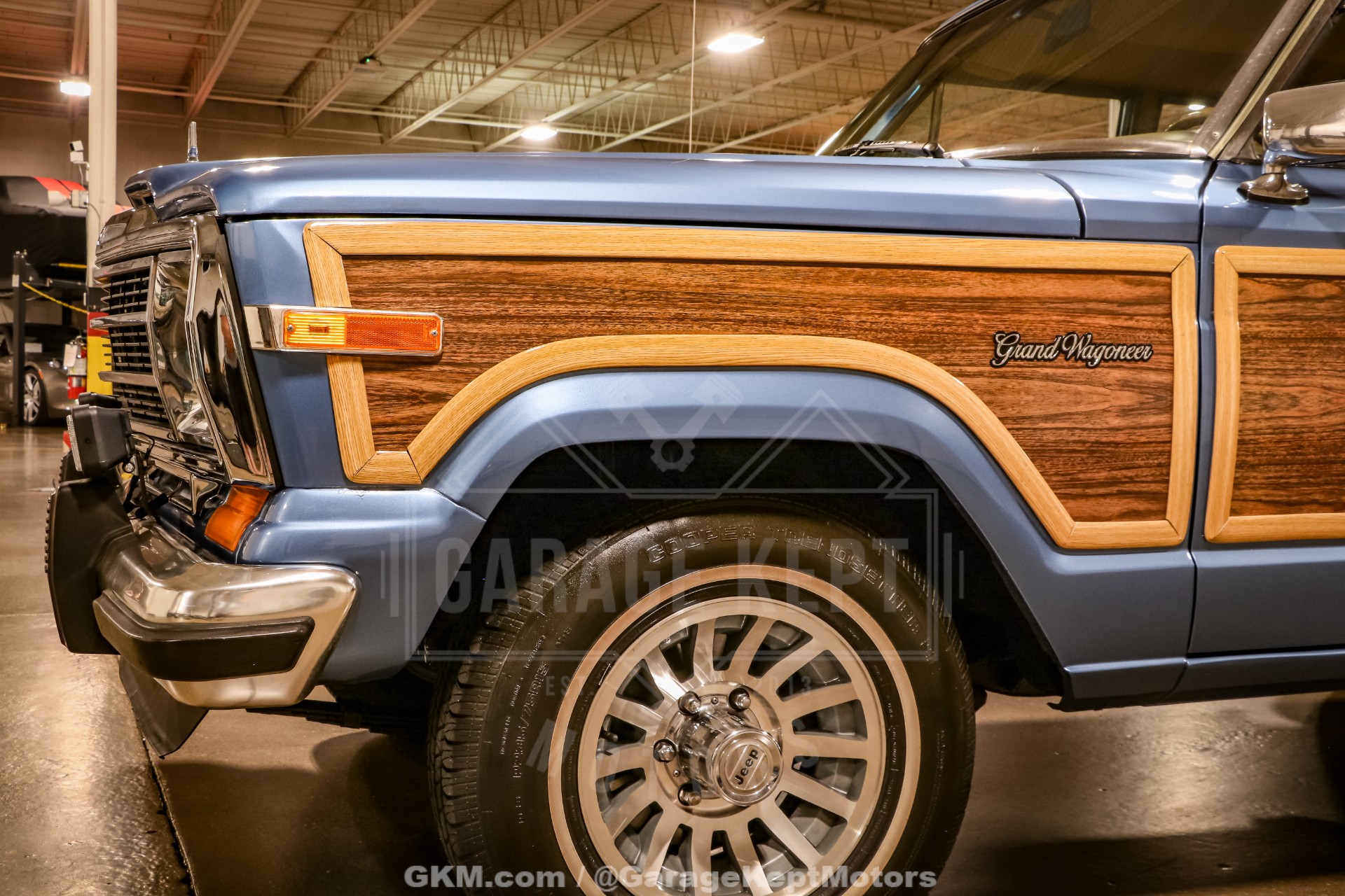 1987 Jeep Grand Wagoneer 29