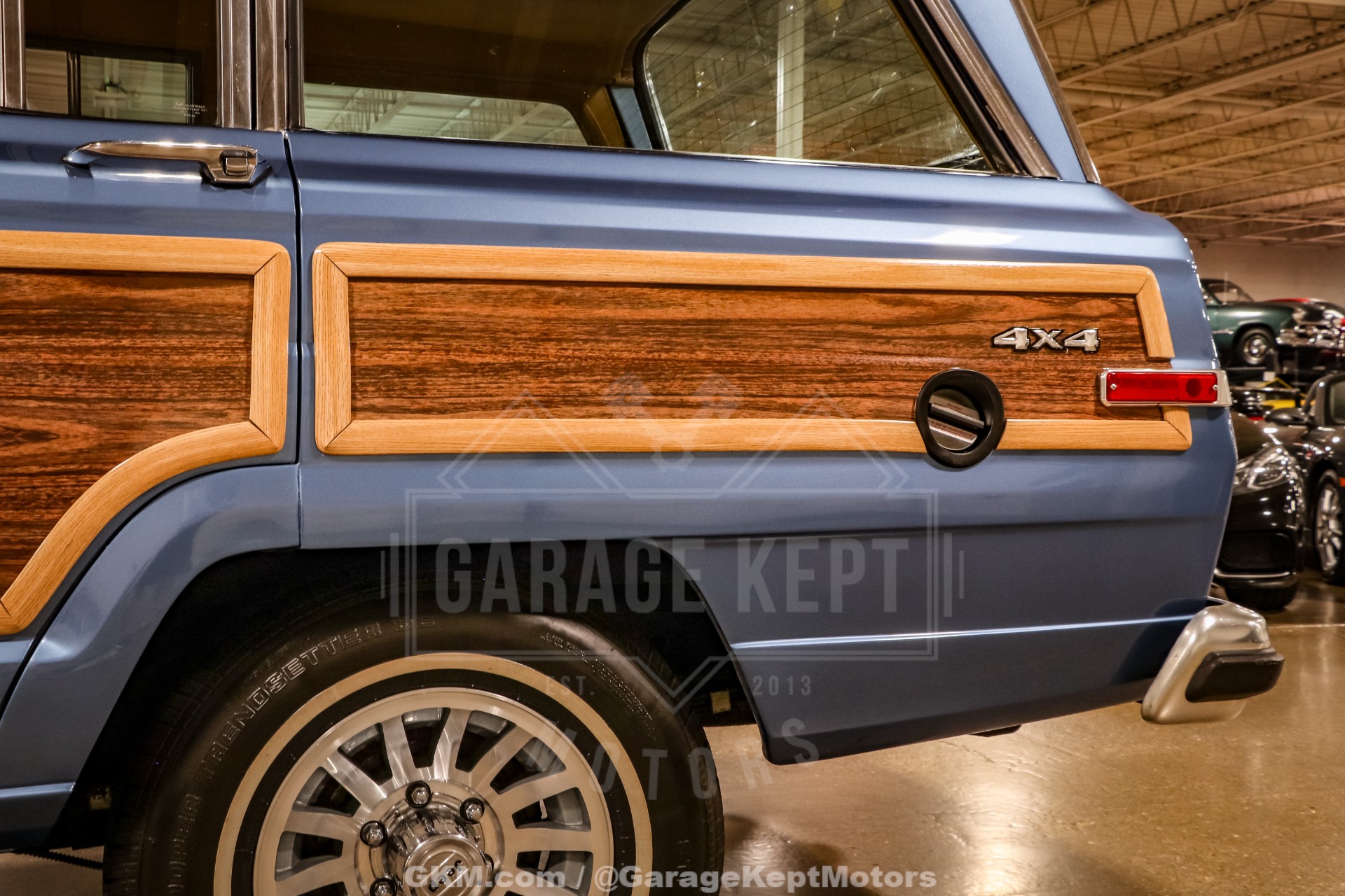 1987 Jeep Grand Wagoneer 33