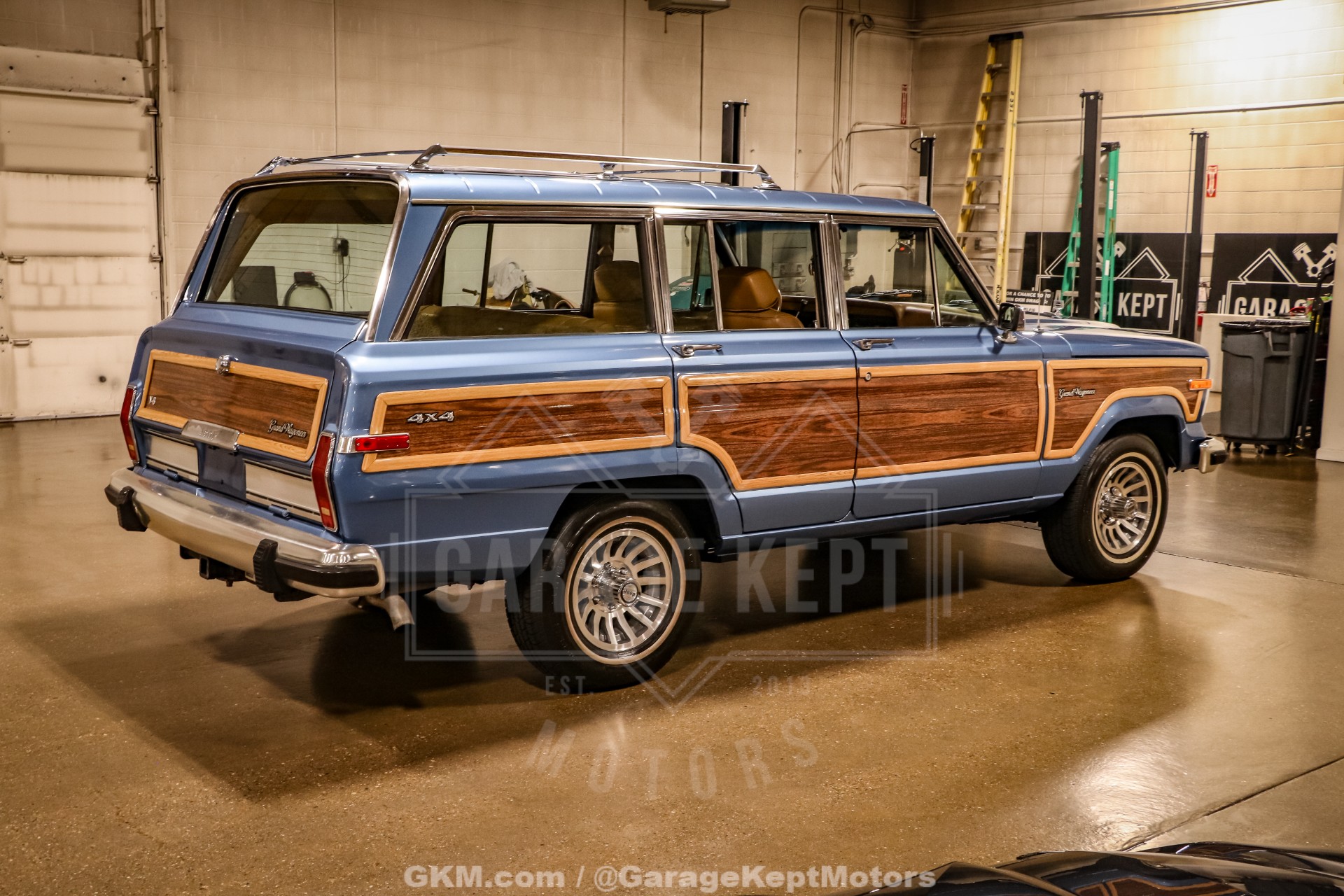 1987 Jeep Grand Wagoneer 9