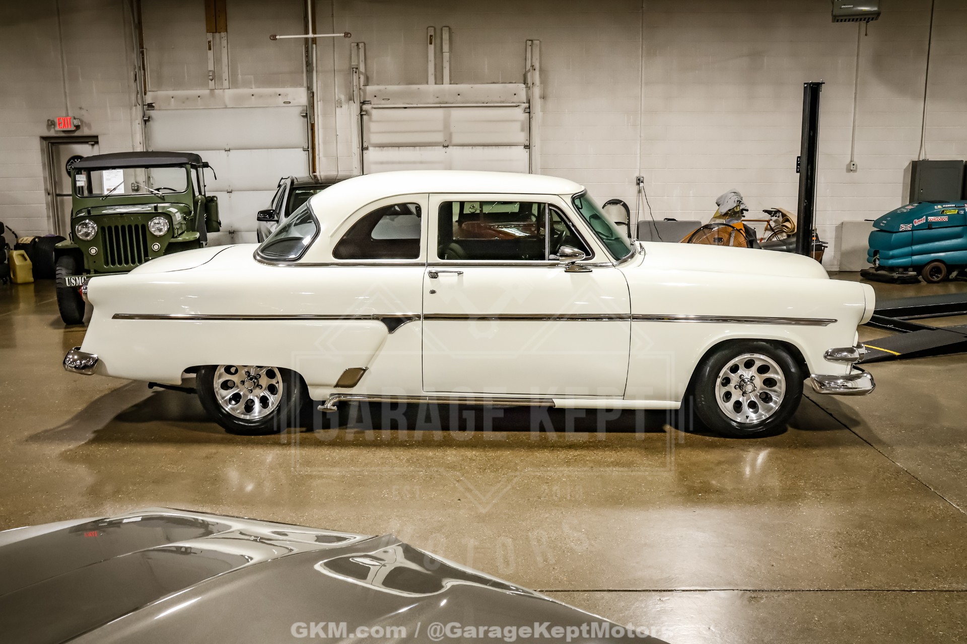 1954 Ford Crestline Skyliner 10