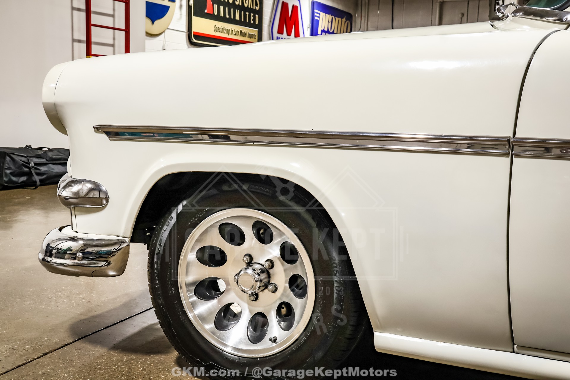 1954 Ford Crestline Skyliner 31
