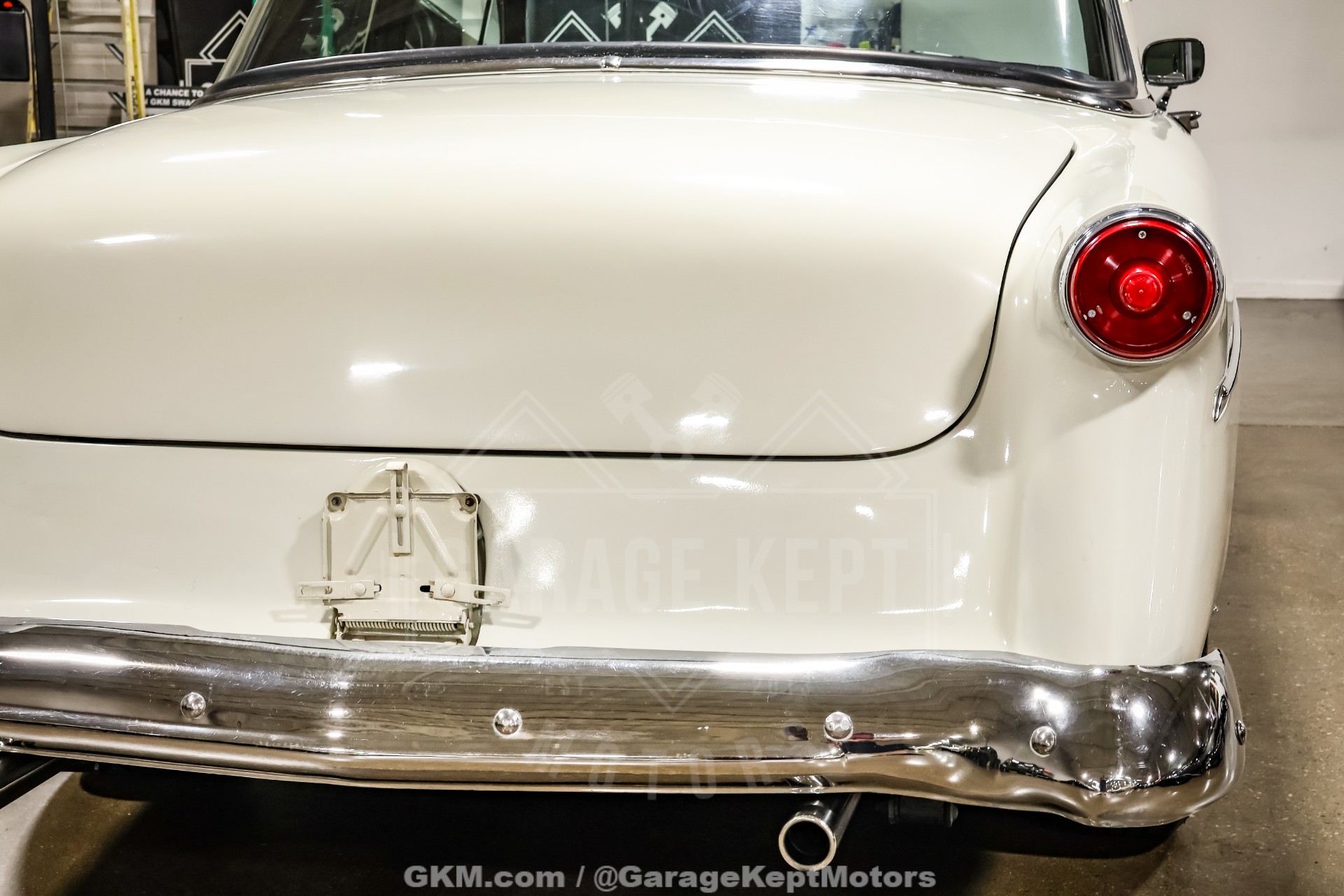 1954 Ford Crestline Skyliner 42