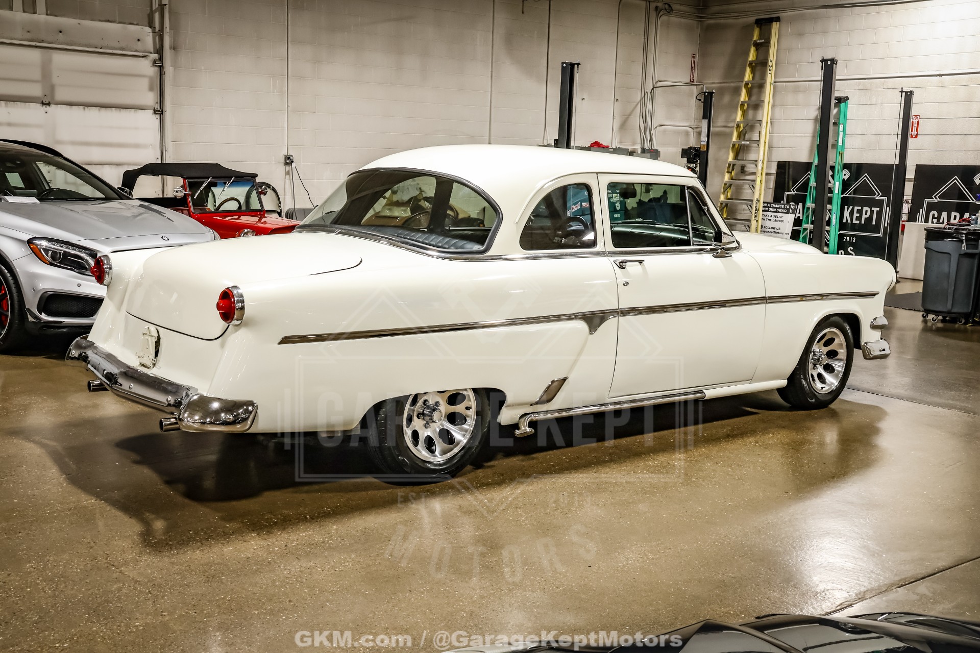 1954 Ford Crestline Skyliner 9