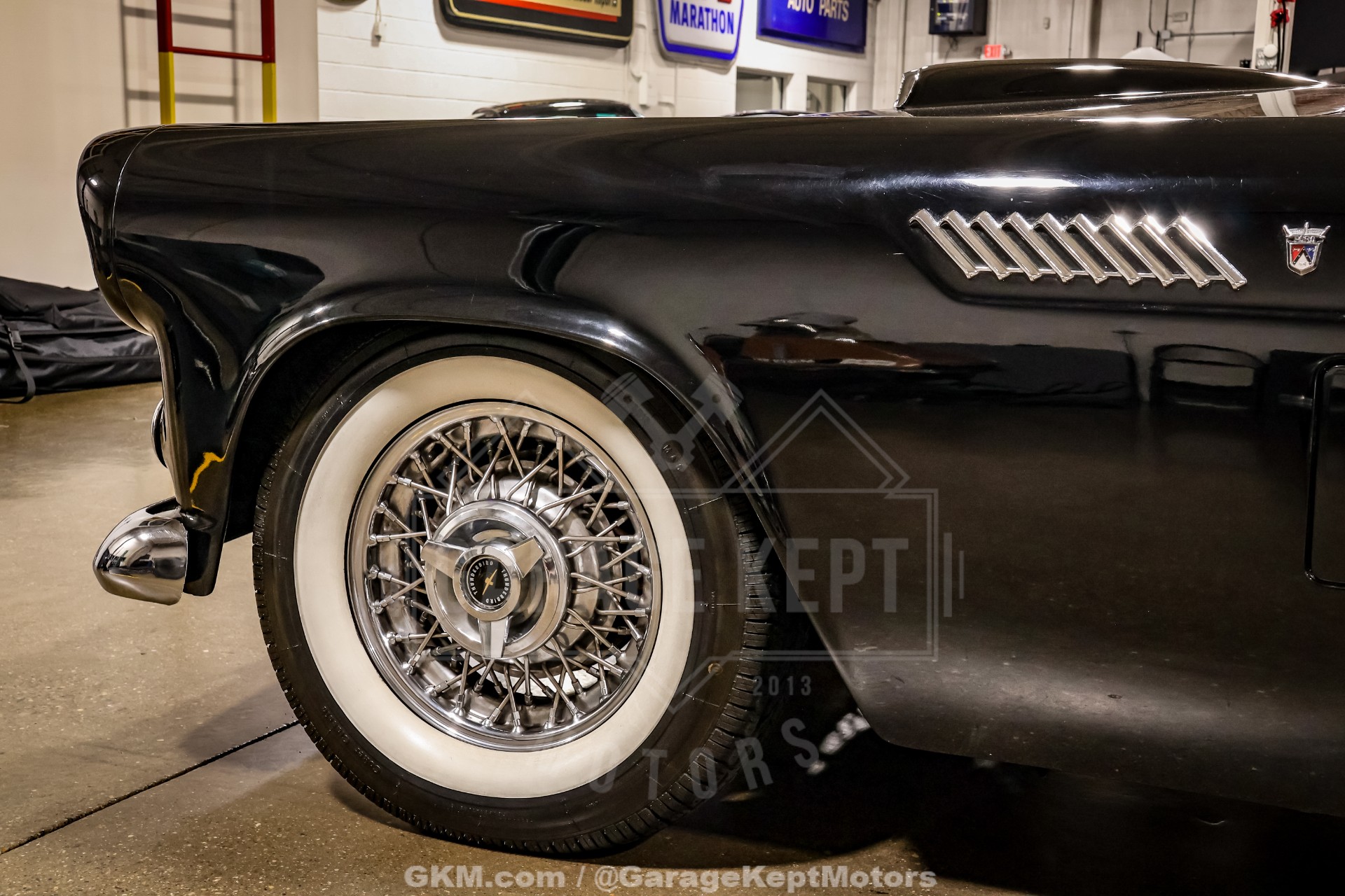 1956 Ford Thunderbird 32