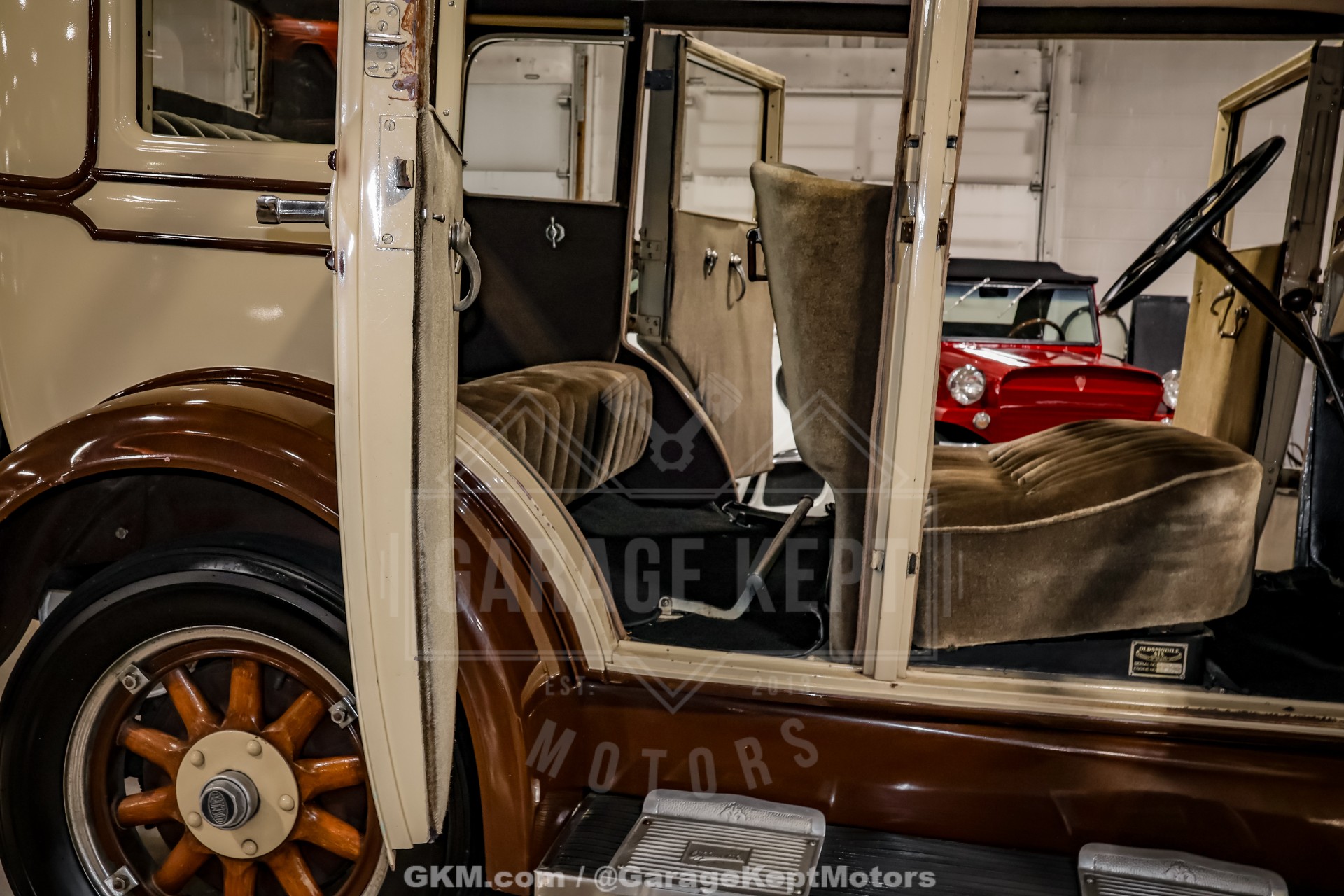 1928 Oldsmobile F-28 68