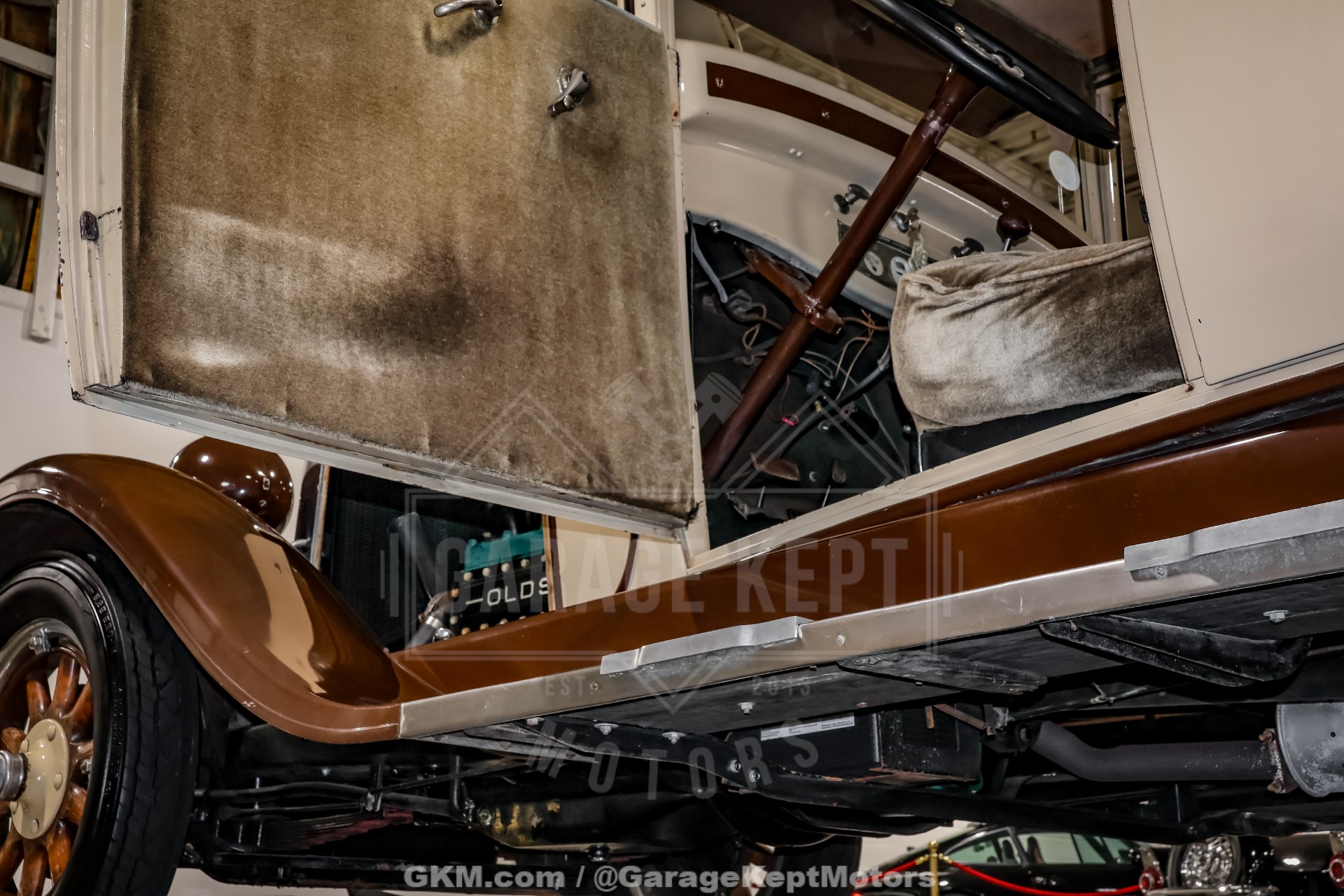 1928 Oldsmobile F-28 93