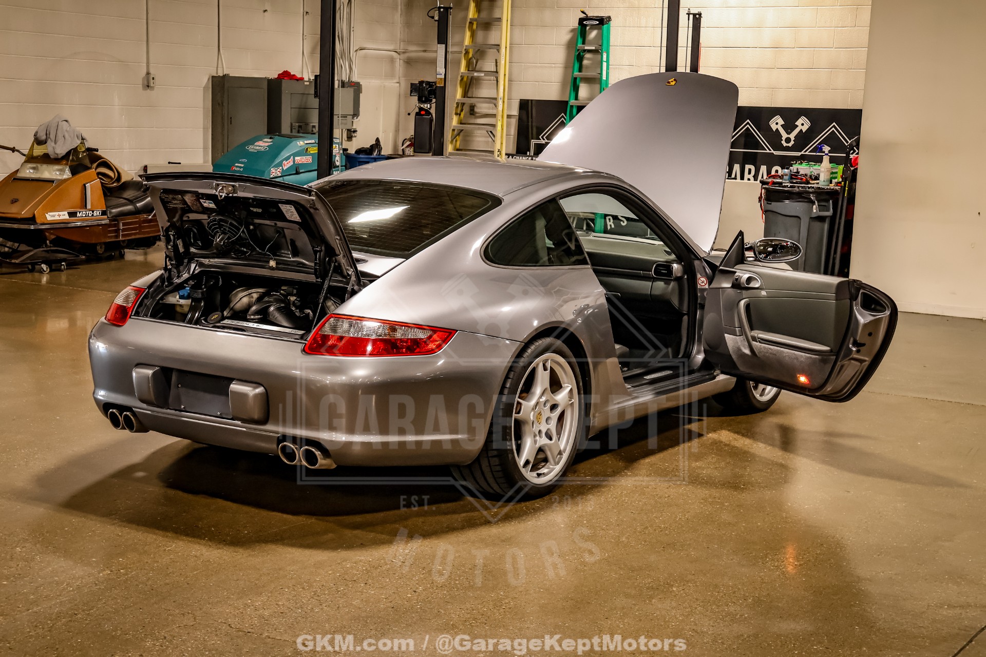 2005 Porsche 911 44