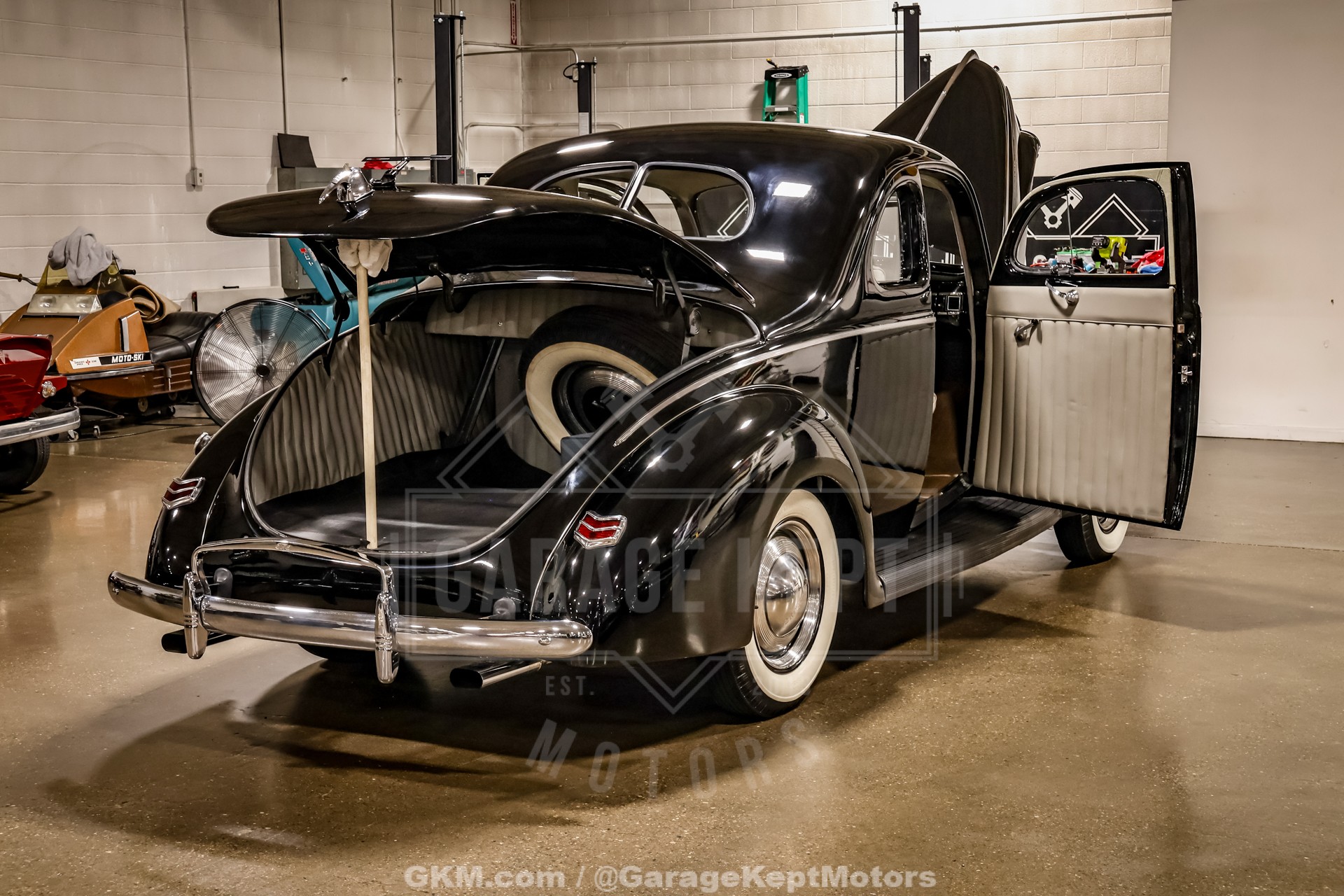 1940 Ford Deluxe 61