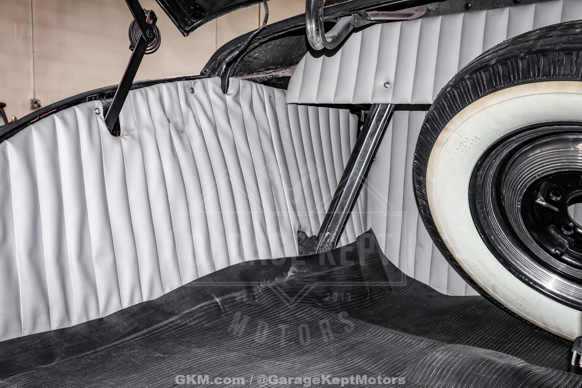 1940 Ford Deluxe 81