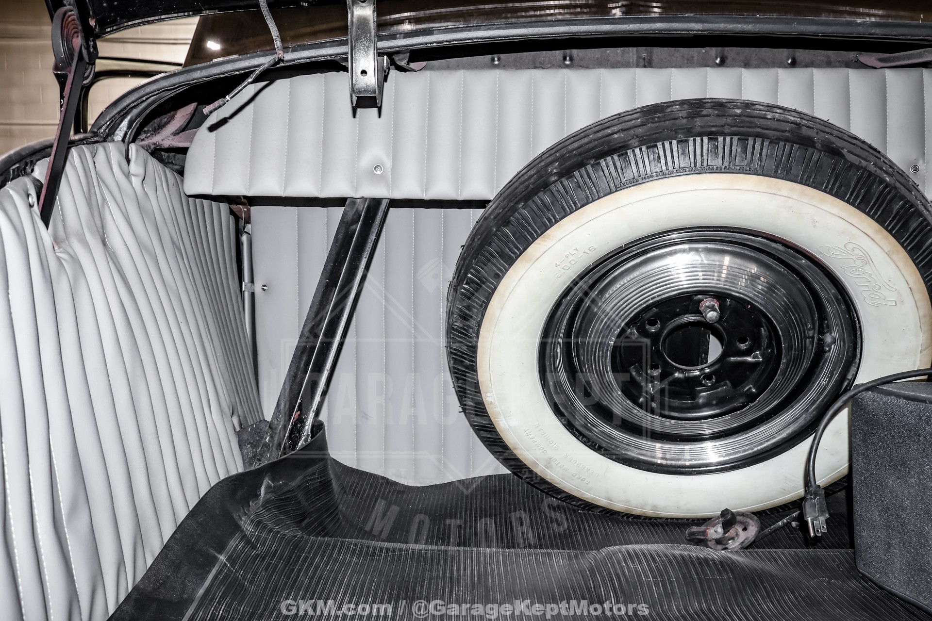 1940 Ford Deluxe 82