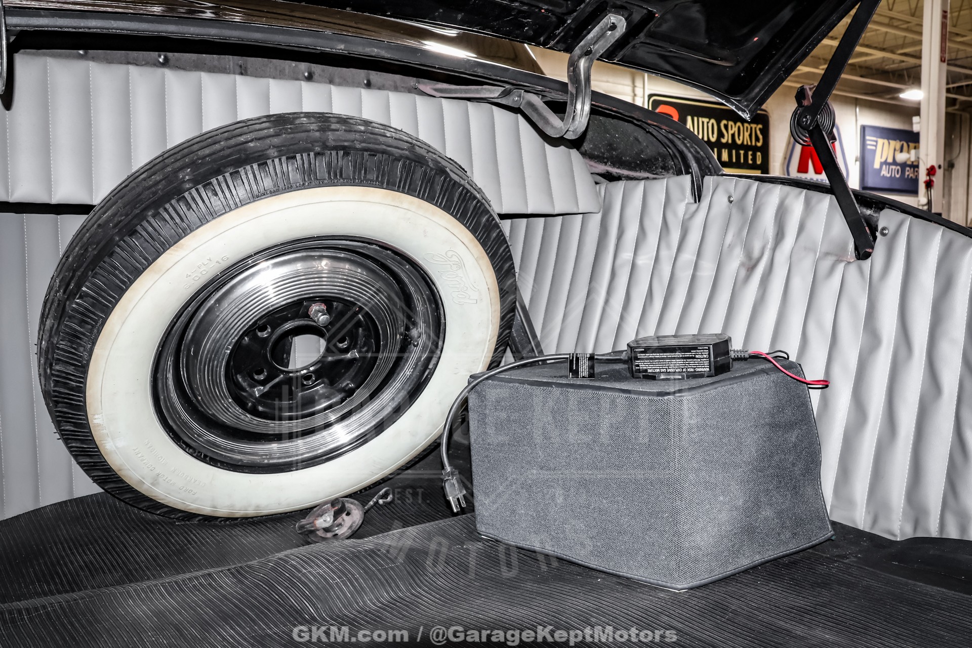 1940 Ford Deluxe 83