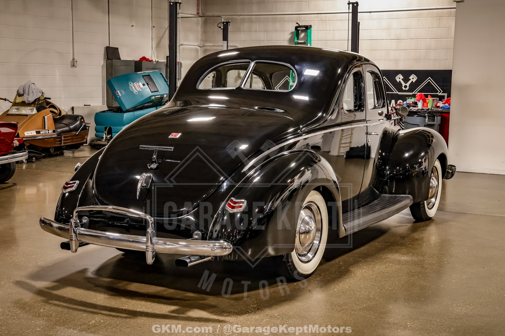 1940 Ford Deluxe 8