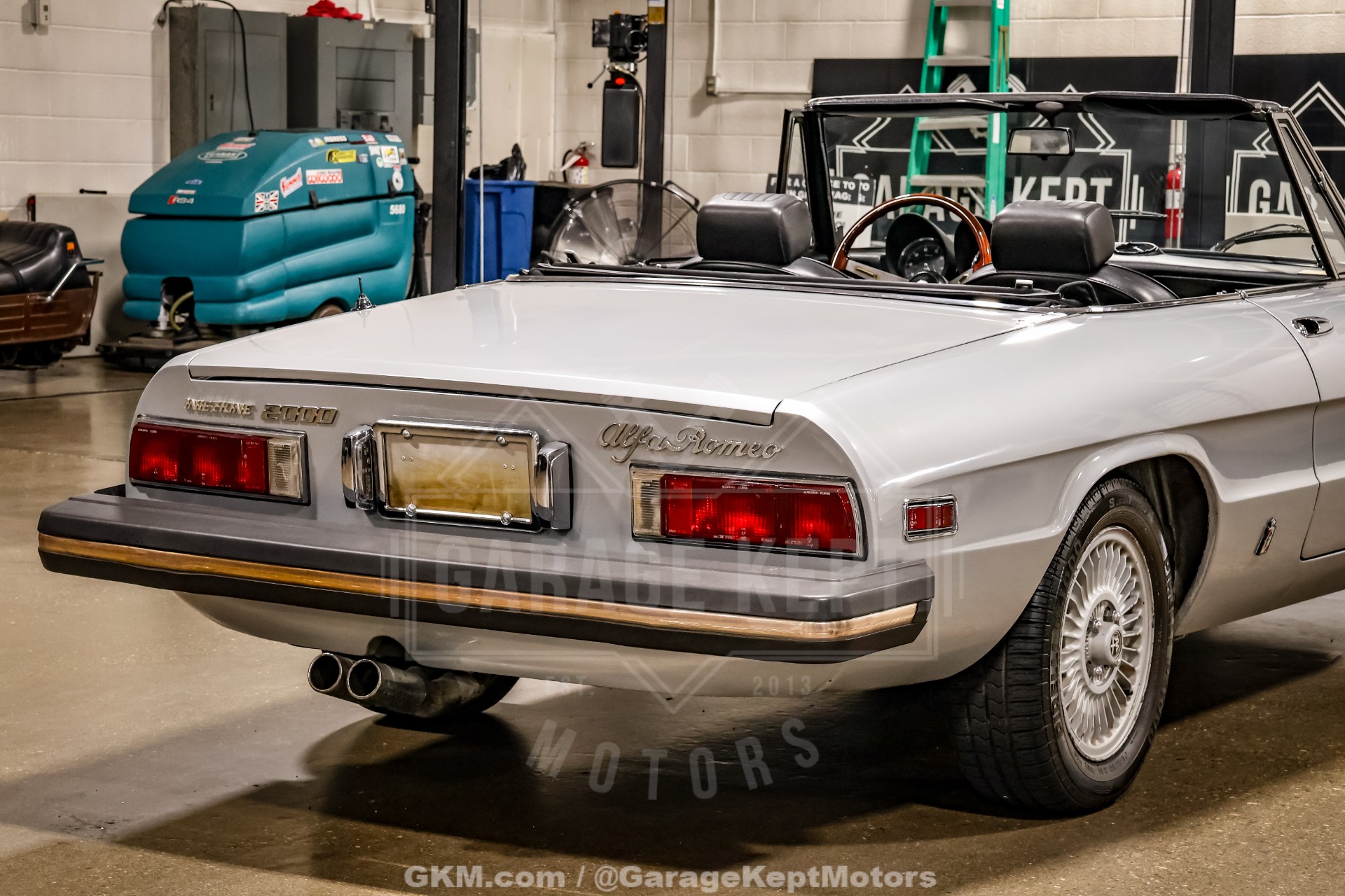 1976 Alfa Romeo 2000 Spider Veloce 39
