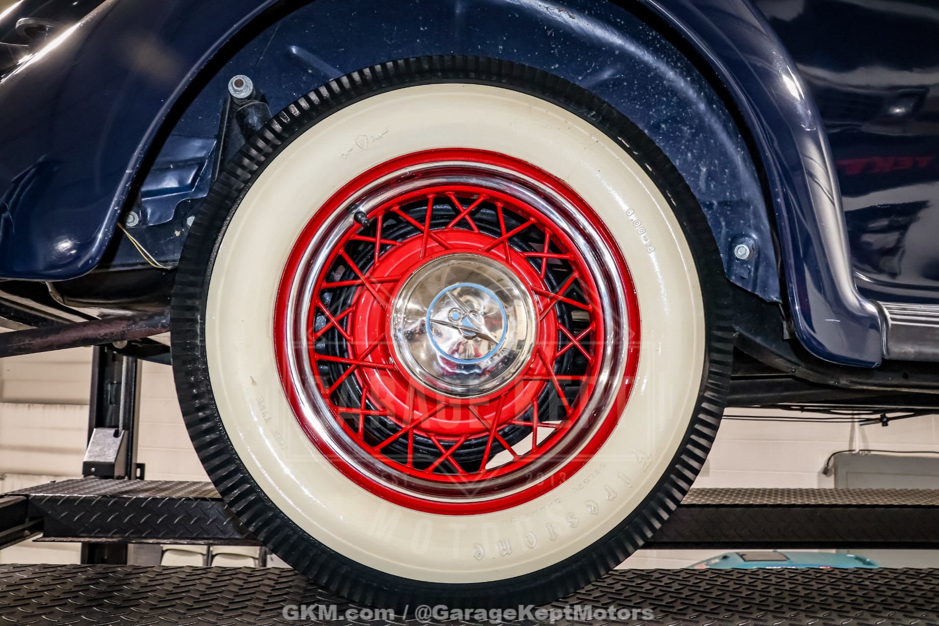 1935 Ford Model 48 192