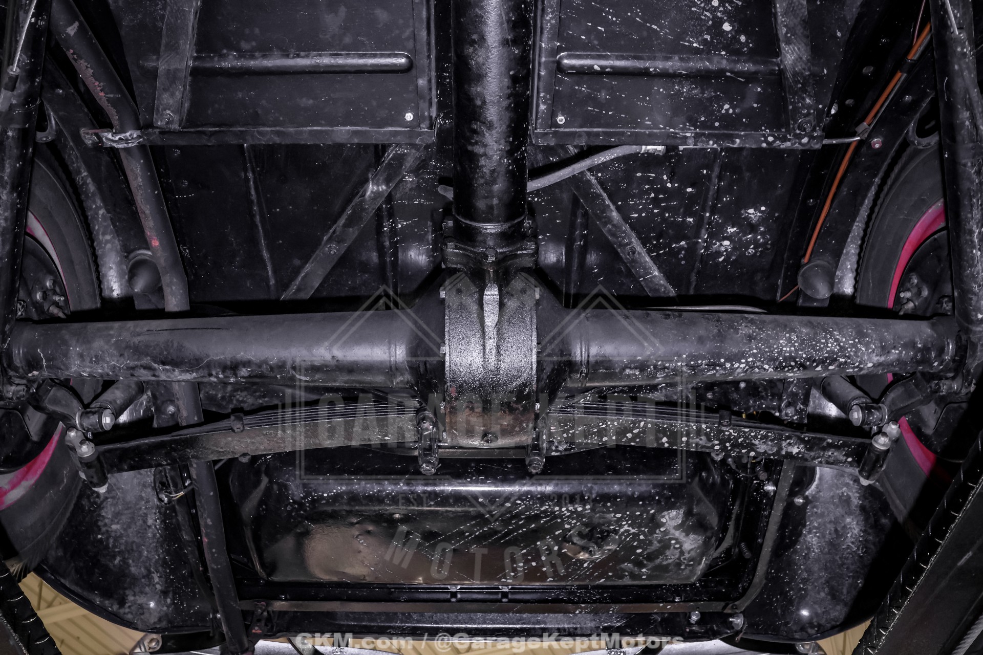 1935 Ford Model 48 210