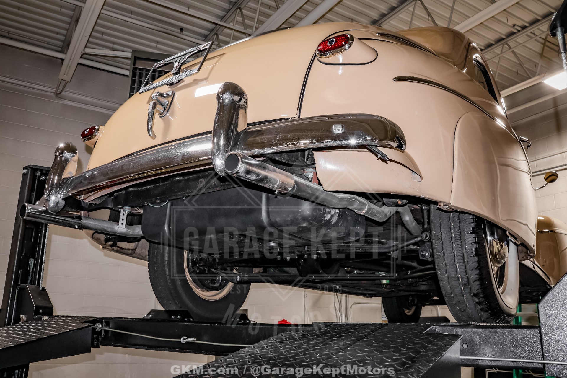 1947 Ford Deluxe 184