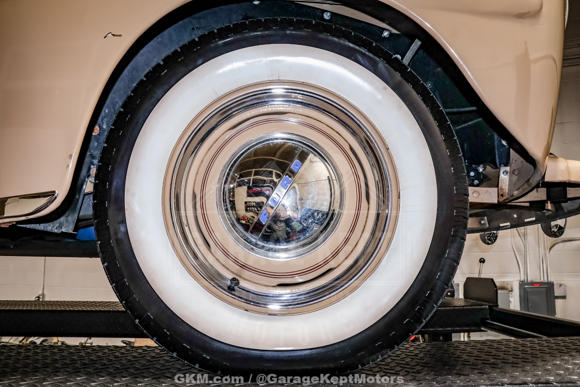 1947 Ford Deluxe 189
