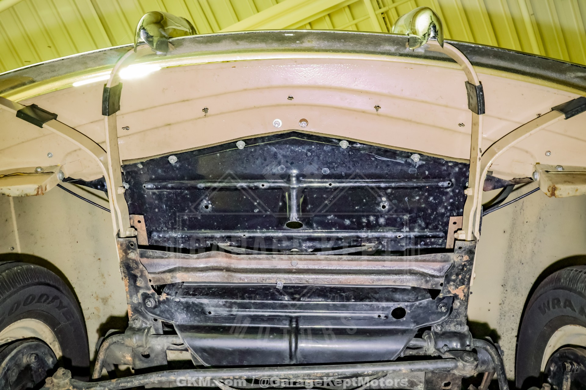 1947 Ford Deluxe 192