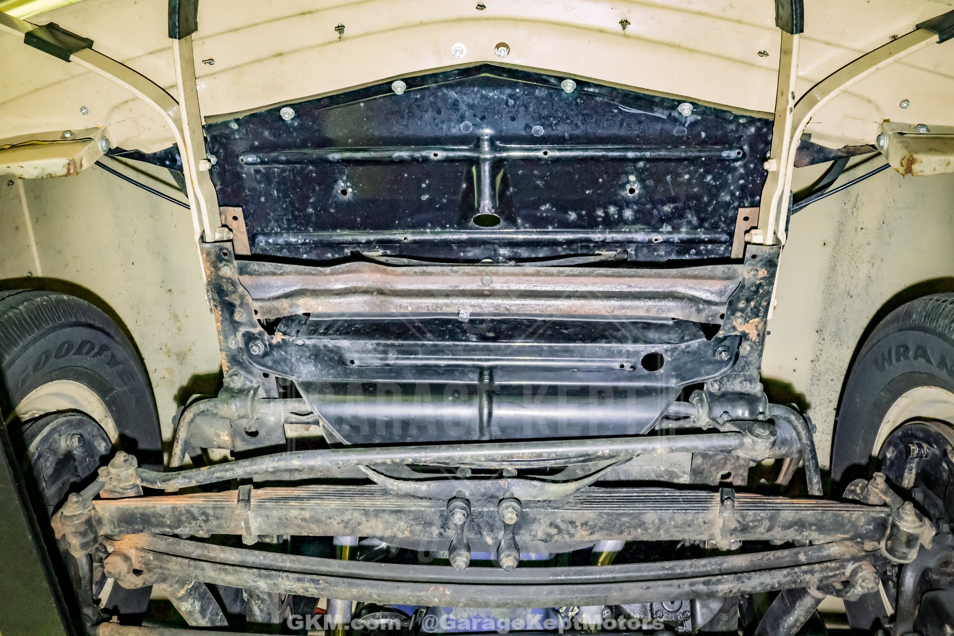 1947 Ford Deluxe 193