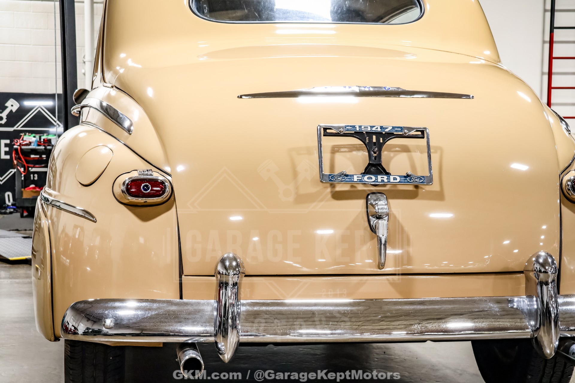 1947 Ford Deluxe 45