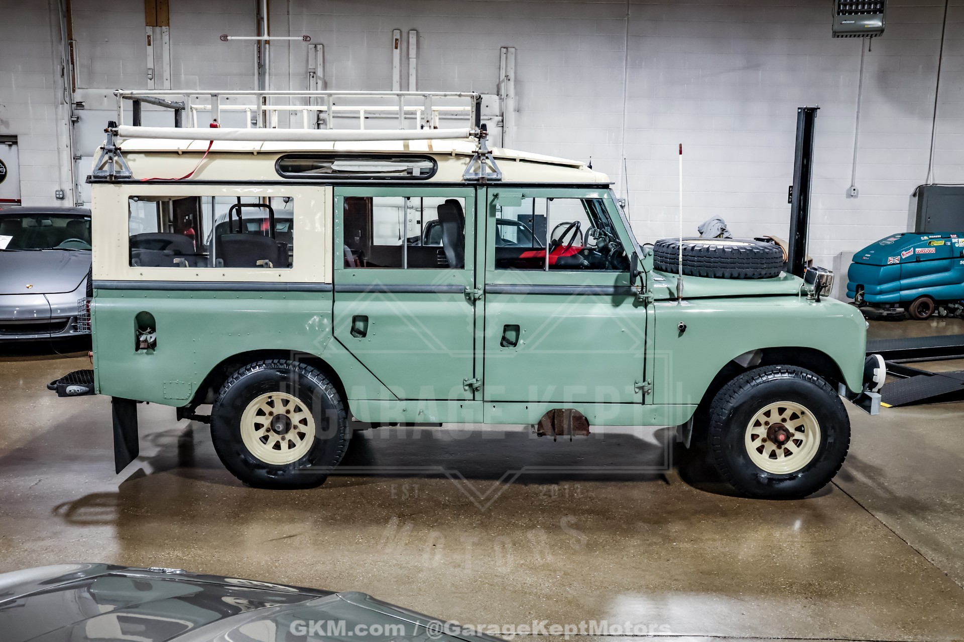 1965 Land Rover Series 2A 10