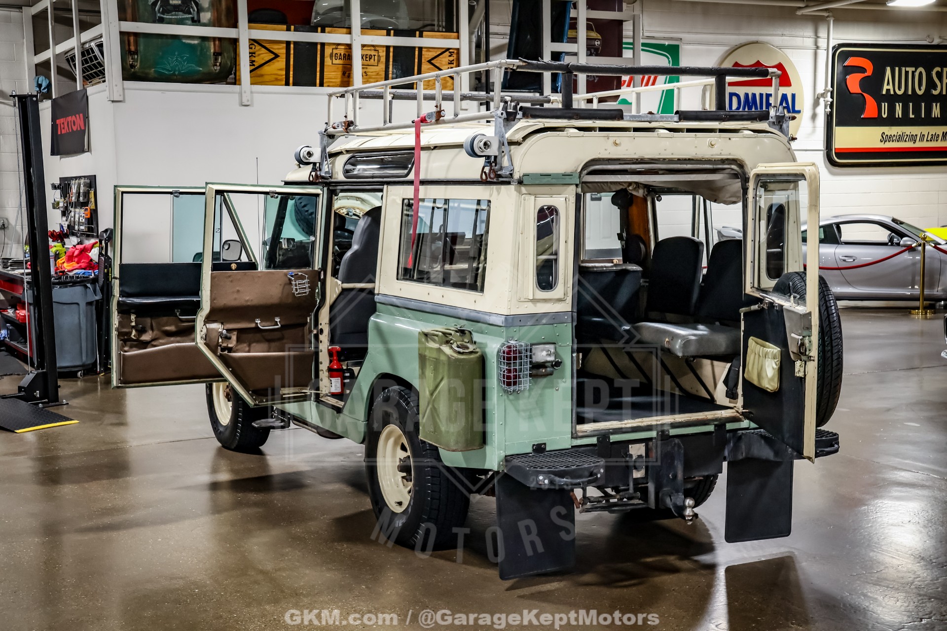 1965 Land Rover Series 2A 68