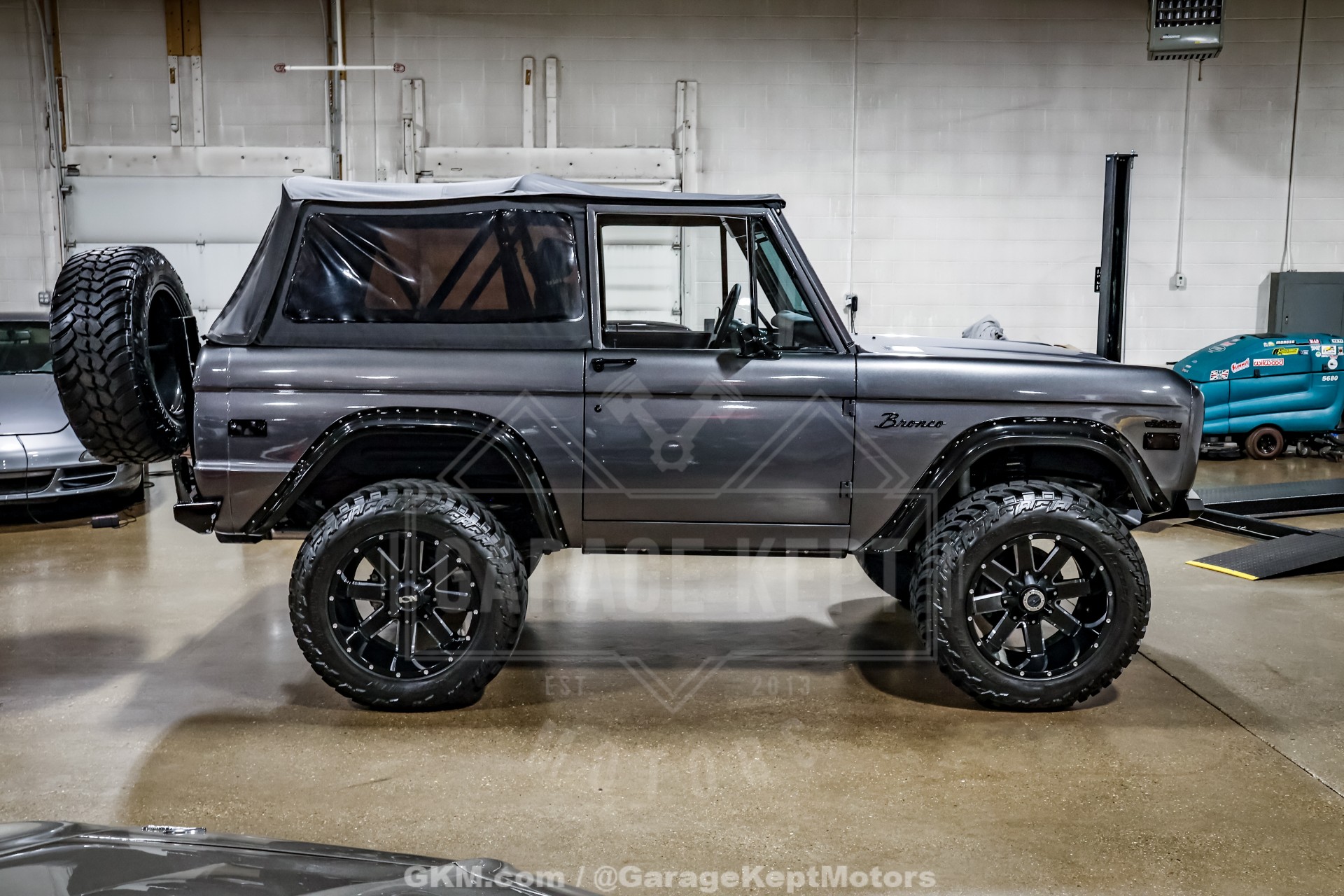 1970 Ford Bronco 10