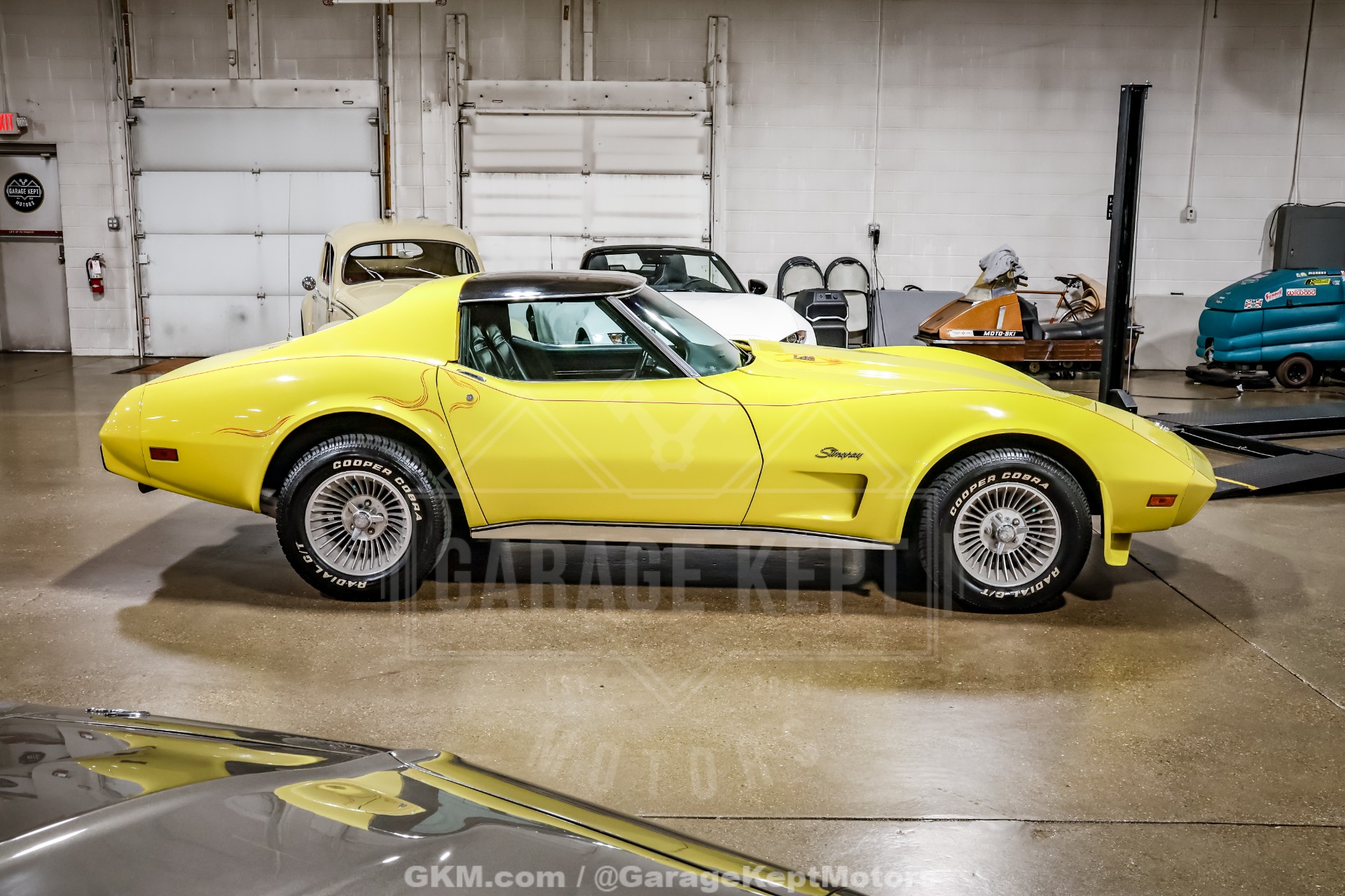 1975 Chevrolet Corvette 10
